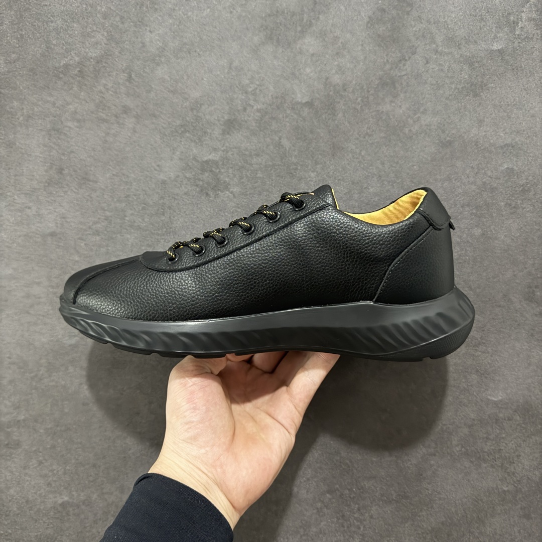 ECCO/爱步 爆款 休闲运动跑鞋/休闲鞋 经典和现代工艺品质融合 精选小牛皮面料