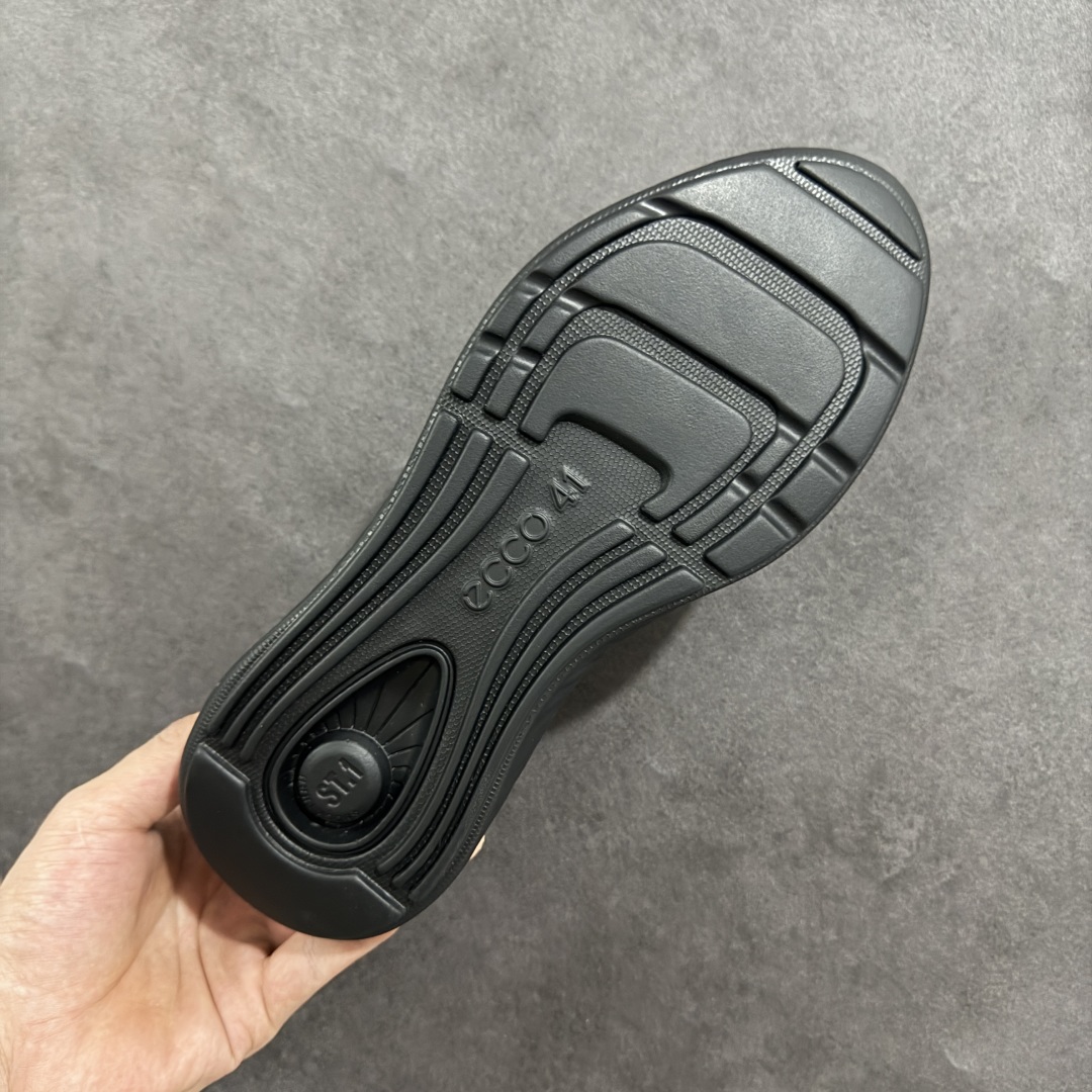 ECCO/爱步 爆款 休闲运动跑鞋/休闲鞋 经典和现代工艺品质融合 精选小牛皮面料
