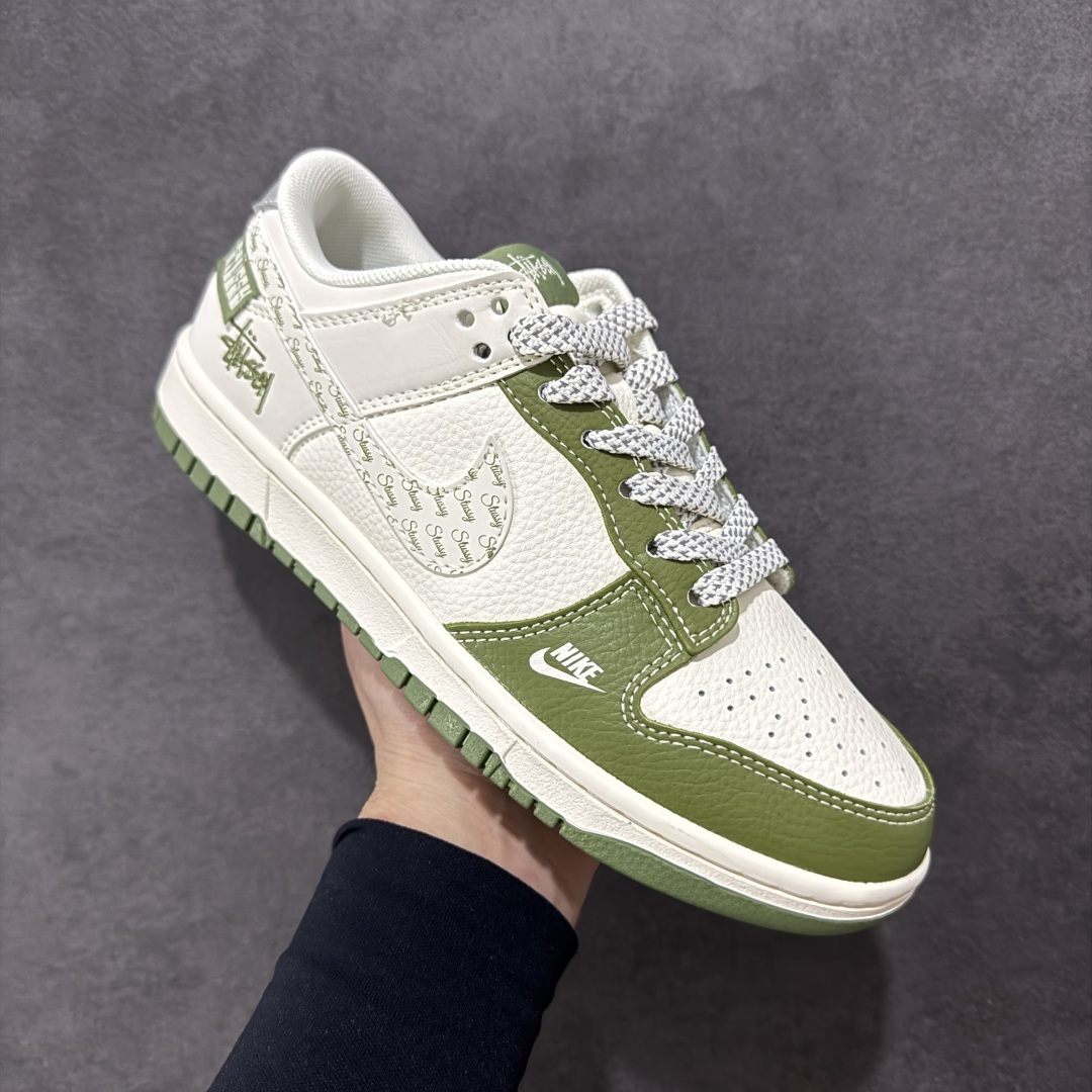 【定制版】Nike SB Dunk Low 斯图西联名 军绿英文勾 周年高端定制 低帮休闲板鞋 XS6089-592
