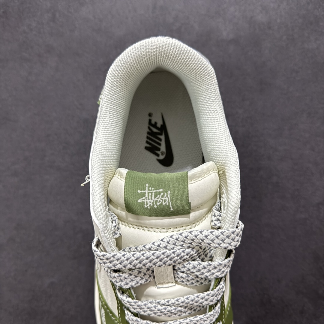 【定制版】Nike SB Dunk Low 斯图西联名 军绿英文勾 周年高端定制 低帮休闲板鞋 XS6089-592