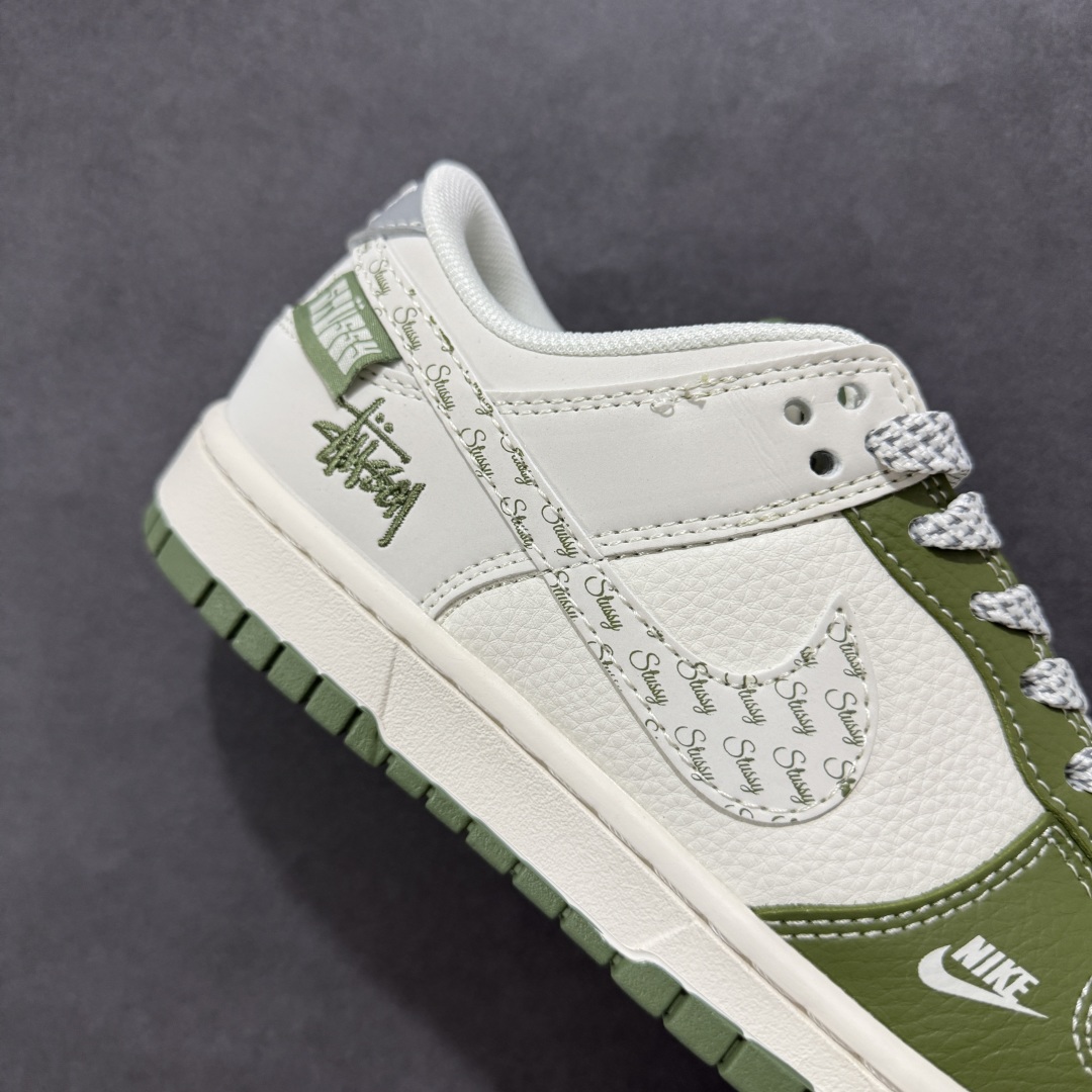【定制版】Nike SB Dunk Low 斯图西联名 军绿英文勾 周年高端定制 低帮休闲板鞋 XS6089-592