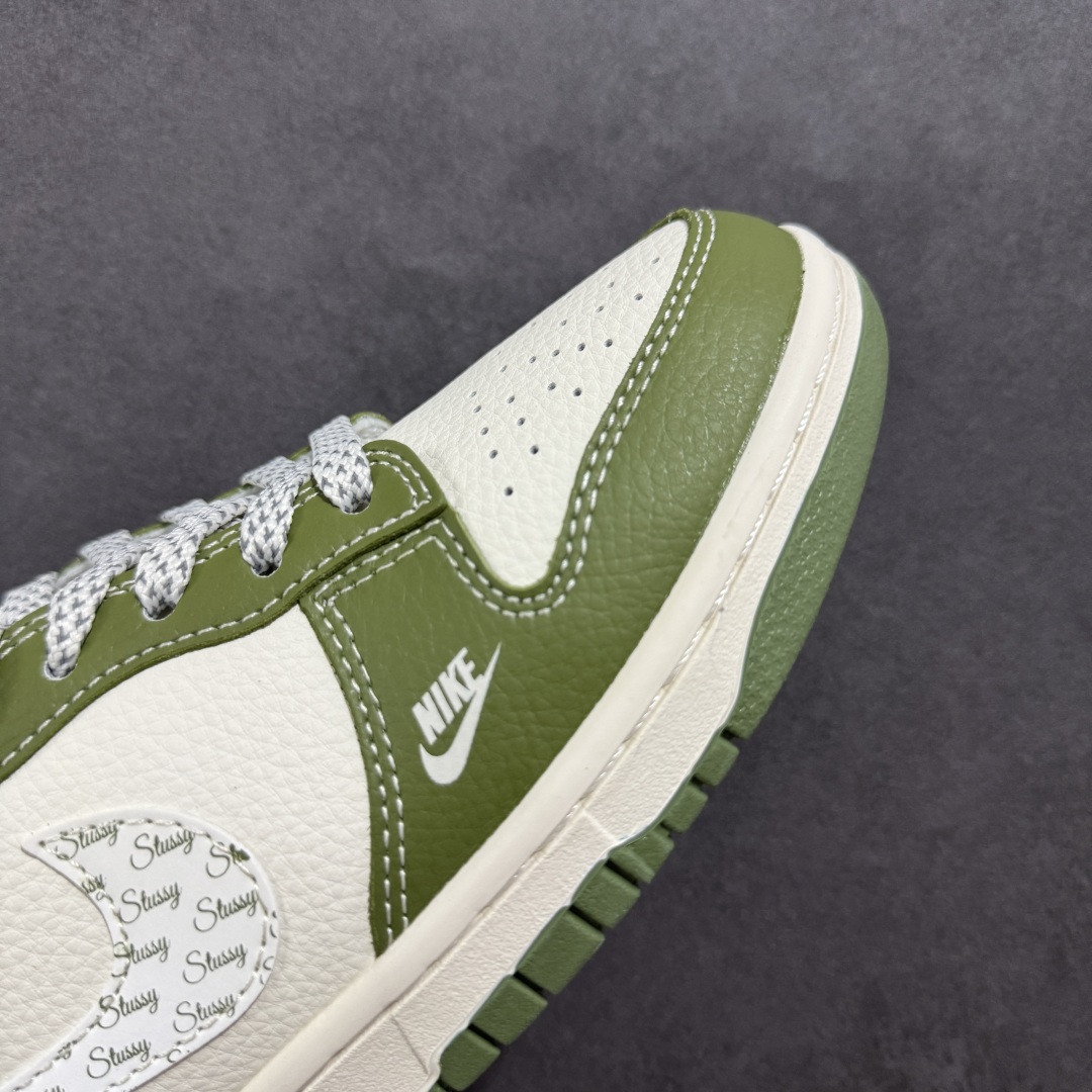 【定制版】Nike SB Dunk Low 斯图西联名 军绿英文勾 周年高端定制 低帮休闲板鞋 XS6089-592