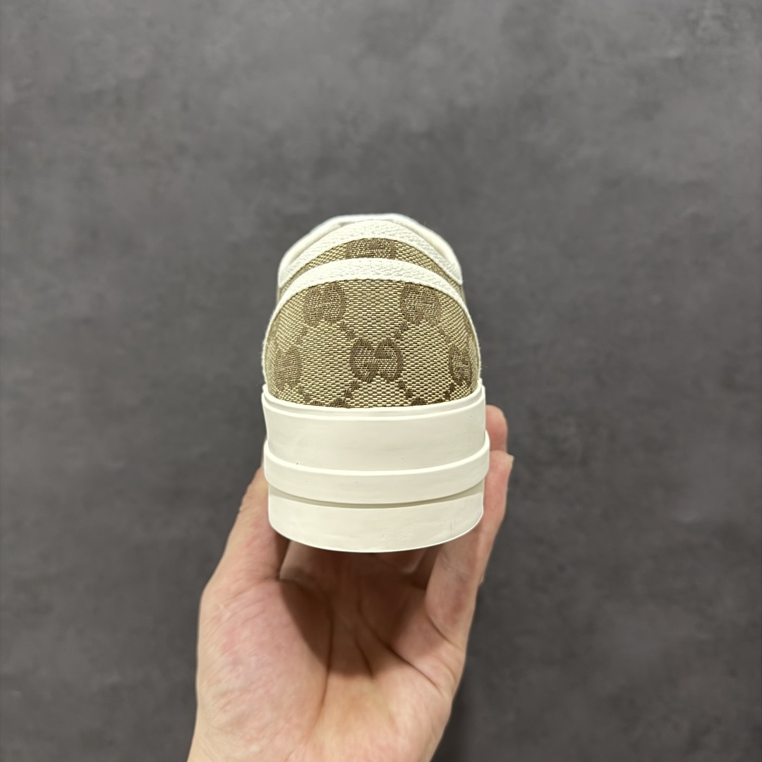 图片[4]-【广东纯原版本】Gucci厚底布鞋 引领新风尚 5cm隐形增高术 悄悄拉长腿部线条，矮个子救星/小个子神器 软弹缓震厚底设计，踩出「踩屎感」舒适 却比老爹鞋轻60%，仿佛赤足踏云而行 🔥 三重新潮基因 🔥 ✅ 非遗千层纳底工艺 128道针脚手工缝制，比普通布鞋耐磨3倍 ✅ 3D立体足弓承托 记忆海绵鞋垫+透气网纱内里，暴走2万步不累脚 ✅ 解构主义新美学 撞色滚边/水墨书法/青花瓷纹样，汉服、牛仔裤皆可配 「让双脚在钢筋森林里，重获老布鞋的温柔」 点击下方小车，解锁你的云端漫步体验 ☁️ 配码：35-40-选品中心