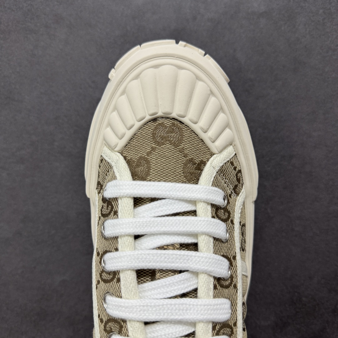 图片[8]-【广东纯原版本】Gucci厚底布鞋 引领新风尚 5cm隐形增高术 悄悄拉长腿部线条，矮个子救星/小个子神器 软弹缓震厚底设计，踩出「踩屎感」舒适 却比老爹鞋轻60%，仿佛赤足踏云而行 🔥 三重新潮基因 🔥 ✅ 非遗千层纳底工艺 128道针脚手工缝制，比普通布鞋耐磨3倍 ✅ 3D立体足弓承托 记忆海绵鞋垫+透气网纱内里，暴走2万步不累脚 ✅ 解构主义新美学 撞色滚边/水墨书法/青花瓷纹样，汉服、牛仔裤皆可配 「让双脚在钢筋森林里，重获老布鞋的温柔」 点击下方小车，解锁你的云端漫步体验 ☁️ 配码：35-40-选品中心