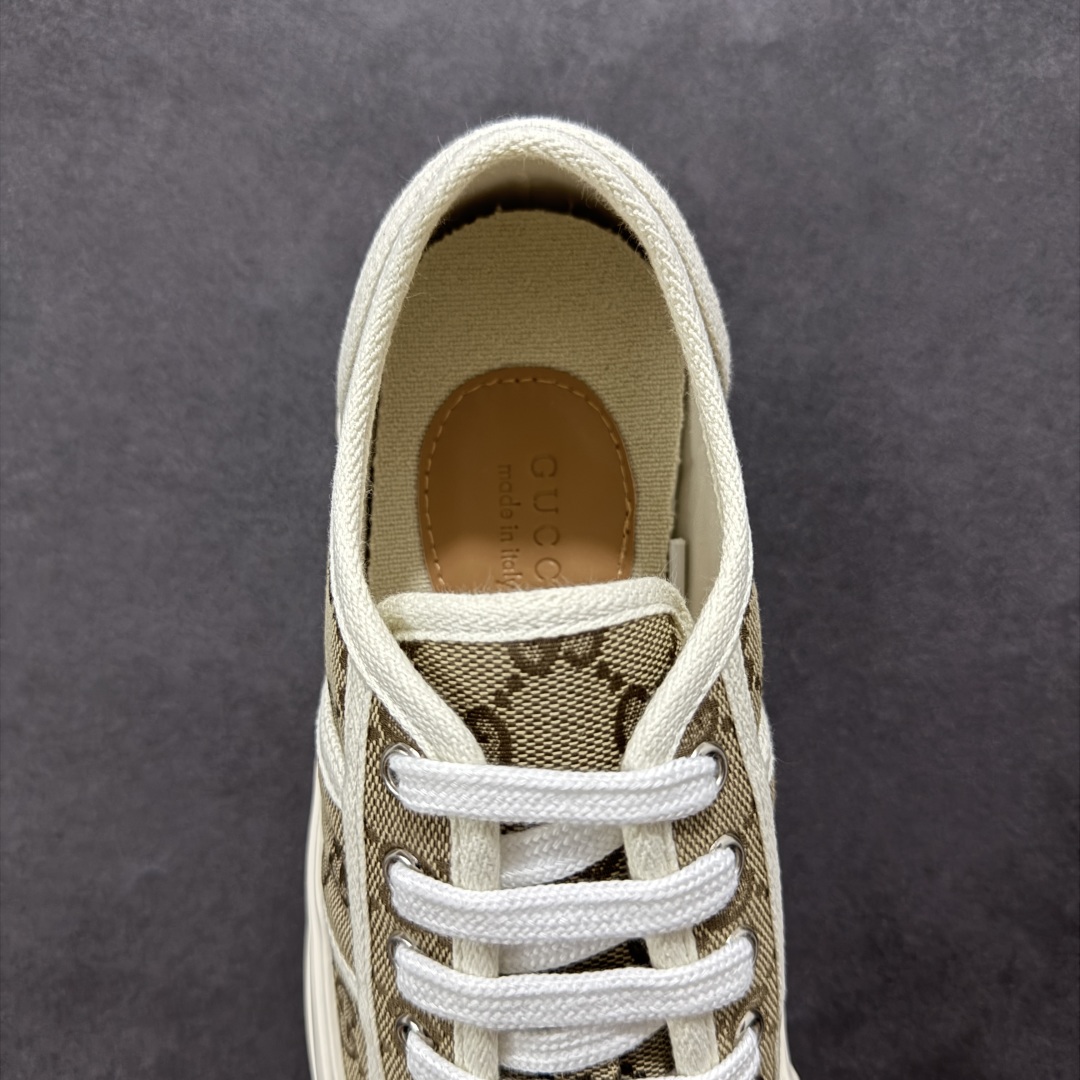 图片[7]-【广东纯原版本】Gucci厚底布鞋 引领新风尚 5cm隐形增高术 悄悄拉长腿部线条，矮个子救星/小个子神器 软弹缓震厚底设计，踩出「踩屎感」舒适 却比老爹鞋轻60%，仿佛赤足踏云而行 🔥 三重新潮基因 🔥 ✅ 非遗千层纳底工艺 128道针脚手工缝制，比普通布鞋耐磨3倍 ✅ 3D立体足弓承托 记忆海绵鞋垫+透气网纱内里，暴走2万步不累脚 ✅ 解构主义新美学 撞色滚边/水墨书法/青花瓷纹样，汉服、牛仔裤皆可配 「让双脚在钢筋森林里，重获老布鞋的温柔」 点击下方小车，解锁你的云端漫步体验 ☁️ 配码：35-40-选品中心