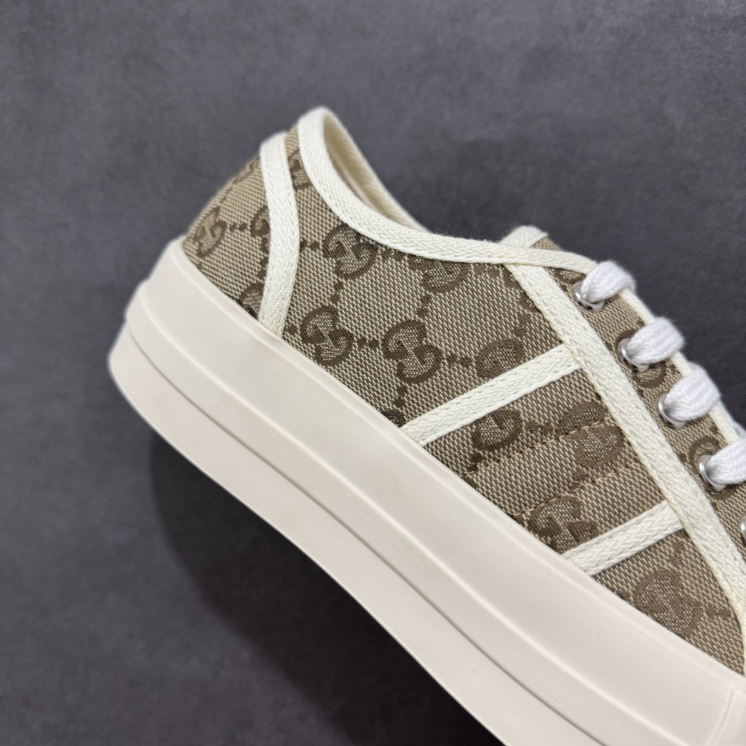 图片[6]-【广东纯原版本】Gucci厚底布鞋 引领新风尚 5cm隐形增高术 悄悄拉长腿部线条，矮个子救星/小个子神器 软弹缓震厚底设计，踩出「踩屎感」舒适 却比老爹鞋轻60%，仿佛赤足踏云而行 🔥 三重新潮基因 🔥 ✅ 非遗千层纳底工艺 128道针脚手工缝制，比普通布鞋耐磨3倍 ✅ 3D立体足弓承托 记忆海绵鞋垫+透气网纱内里，暴走2万步不累脚 ✅ 解构主义新美学 撞色滚边/水墨书法/青花瓷纹样，汉服、牛仔裤皆可配 「让双脚在钢筋森林里，重获老布鞋的温柔」 点击下方小车，解锁你的云端漫步体验 ☁️ 配码：35-40-选品中心