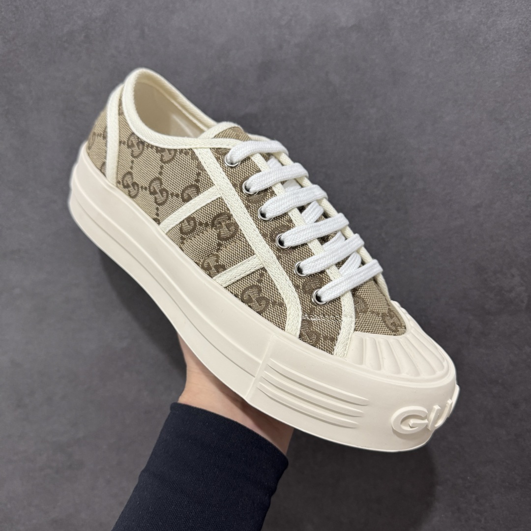 图片[3]-【广东纯原版本】Gucci厚底布鞋 引领新风尚 5cm隐形增高术 悄悄拉长腿部线条，矮个子救星/小个子神器 软弹缓震厚底设计，踩出「踩屎感」舒适 却比老爹鞋轻60%，仿佛赤足踏云而行 🔥 三重新潮基因 🔥 ✅ 非遗千层纳底工艺 128道针脚手工缝制，比普通布鞋耐磨3倍 ✅ 3D立体足弓承托 记忆海绵鞋垫+透气网纱内里，暴走2万步不累脚 ✅ 解构主义新美学 撞色滚边/水墨书法/青花瓷纹样，汉服、牛仔裤皆可配 「让双脚在钢筋森林里，重获老布鞋的温柔」 点击下方小车，解锁你的云端漫步体验 ☁️ 配码：35-40-选品中心