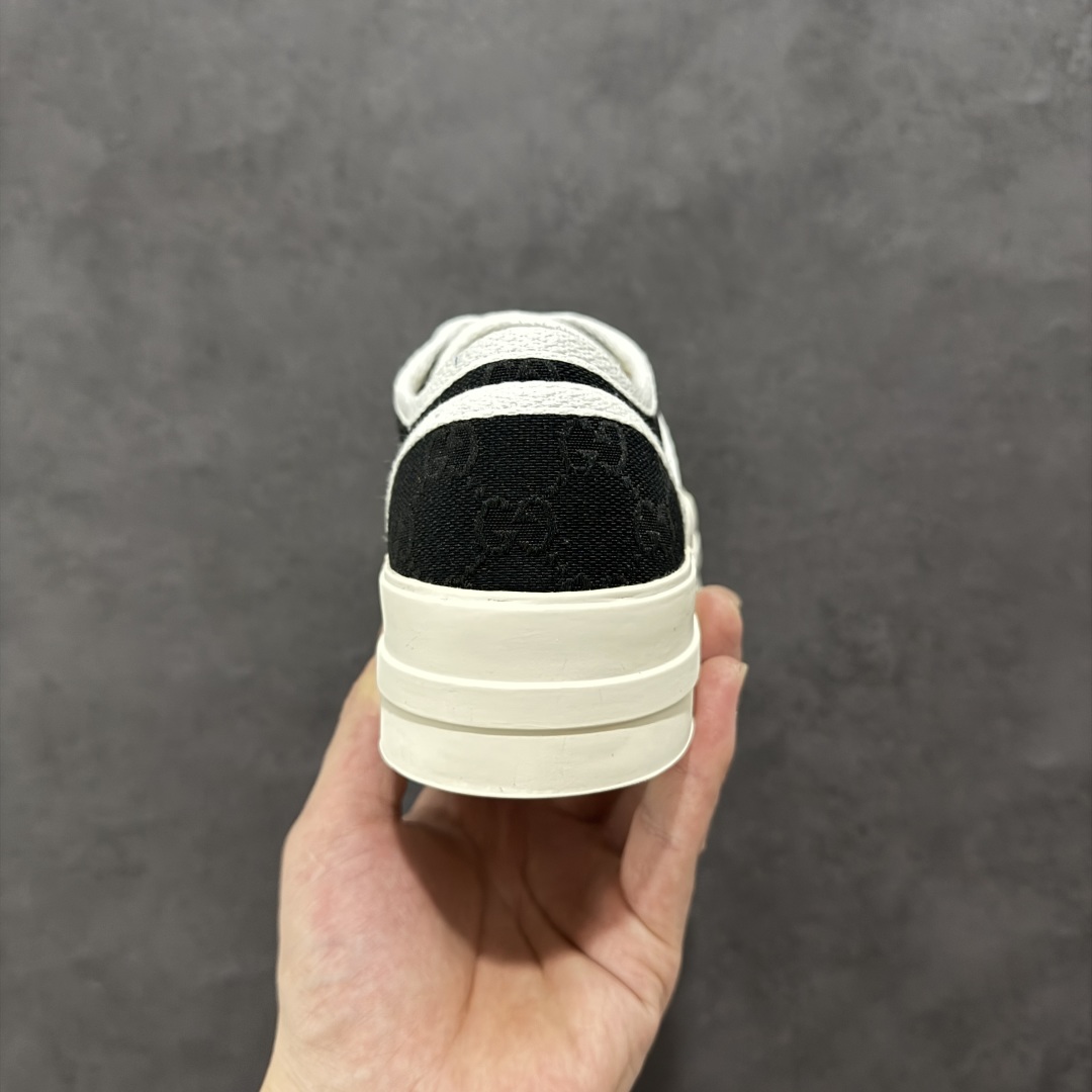 图片[4]-【广东纯原版本】Gucci厚底布鞋 引领新风尚 5cm隐形增高术 悄悄拉长腿部线条，矮个子救星/小个子神器 软弹缓震厚底设计，踩出「踩屎感」舒适 却比老爹鞋轻60%，仿佛赤足踏云而行 🔥 三重新潮基因 🔥 ✅ 非遗千层纳底工艺 128道针脚手工缝制，比普通布鞋耐磨3倍 ✅ 3D立体足弓承托 记忆海绵鞋垫+透气网纱内里，暴走2万步不累脚 ✅ 解构主义新美学 撞色滚边/水墨书法/青花瓷纹样，汉服、牛仔裤皆可配 「让双脚在钢筋森林里，重获老布鞋的温柔」 点击下方小车，解锁你的云端漫步体验 ☁️ 配码：35-40-选品中心