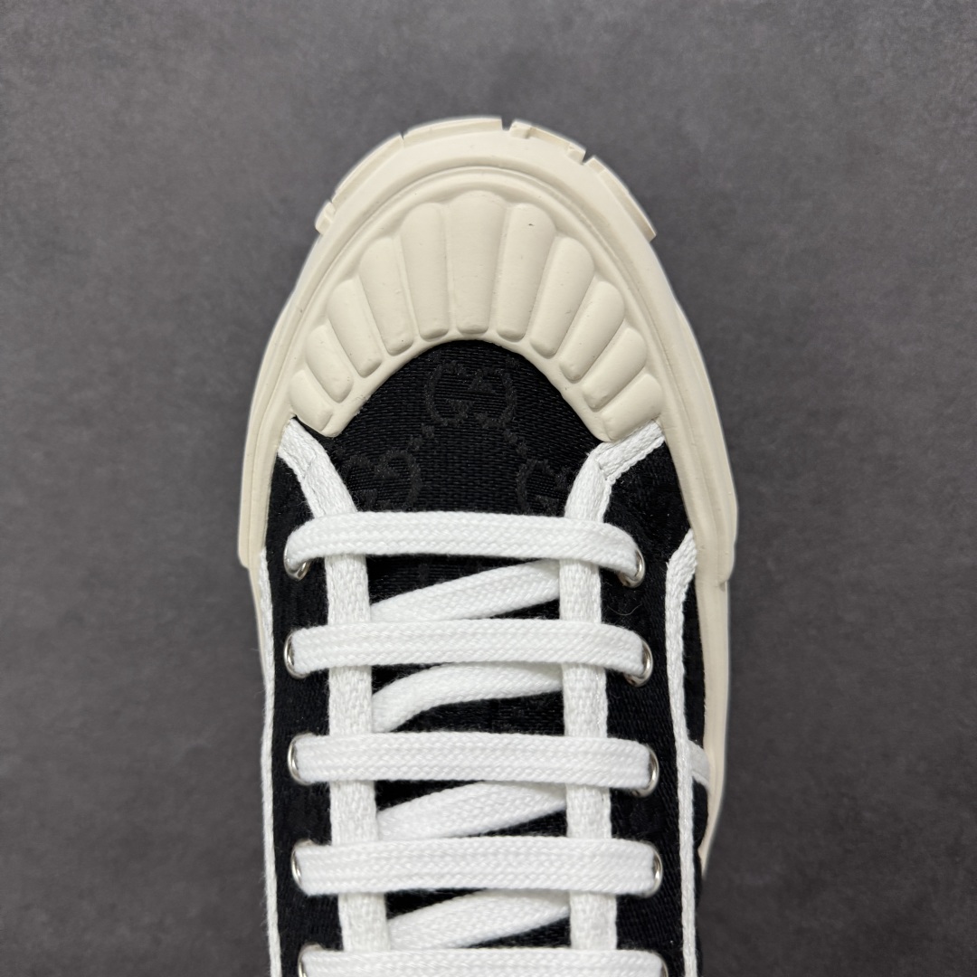 图片[8]-【广东纯原版本】Gucci厚底布鞋 引领新风尚 5cm隐形增高术 悄悄拉长腿部线条，矮个子救星/小个子神器 软弹缓震厚底设计，踩出「踩屎感」舒适 却比老爹鞋轻60%，仿佛赤足踏云而行 🔥 三重新潮基因 🔥 ✅ 非遗千层纳底工艺 128道针脚手工缝制，比普通布鞋耐磨3倍 ✅ 3D立体足弓承托 记忆海绵鞋垫+透气网纱内里，暴走2万步不累脚 ✅ 解构主义新美学 撞色滚边/水墨书法/青花瓷纹样，汉服、牛仔裤皆可配 「让双脚在钢筋森林里，重获老布鞋的温柔」 点击下方小车，解锁你的云端漫步体验 ☁️ 配码：35-40-选品中心