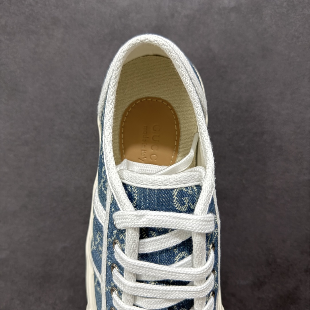 图片[7]-【广东纯原版本】Gucci厚底布鞋 引领新风尚 5cm隐形增高术 悄悄拉长腿部线条，矮个子救星/小个子神器 软弹缓震厚底设计，踩出「踩屎感」舒适 却比老爹鞋轻60%，仿佛赤足踏云而行 🔥 三重新潮基因 🔥 ✅ 非遗千层纳底工艺 128道针脚手工缝制，比普通布鞋耐磨3倍 ✅ 3D立体足弓承托 记忆海绵鞋垫+透气网纱内里，暴走2万步不累脚 ✅ 解构主义新美学 撞色滚边/水墨书法/青花瓷纹样，汉服、牛仔裤皆可配 「让双脚在钢筋森林里，重获老布鞋的温柔」 点击下方小车，解锁你的云端漫步体验 ☁️ 配码：35-40-选品中心