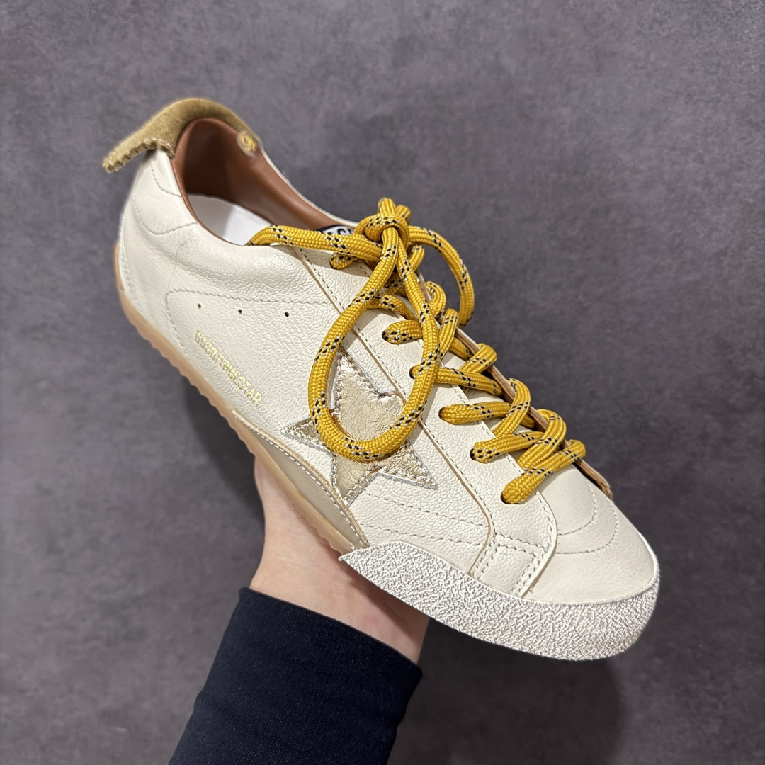 图片[3]-【广东纯原版本】GGDB Golden Goos* 25ss 德训鞋ggdb经典情侣款小脏鞋 火红程度上怼小白鞋，下踩各类小脏鞋！小红书爆款推荐 明星私服上脚示范 ×就是这么百搭 ！再也不用担心洗鞋的问题啦！ 鞋面原版定制牛皮（做旧精髓所在）内里毛巾+牛皮垫脚，原版开模3.5cm内**乳胶鞋垫…… 不规则手工打磨做破鞋面，就连鞋底也是打磨做旧的~~ 尺码：35 36 37 38 39 40-选品中心