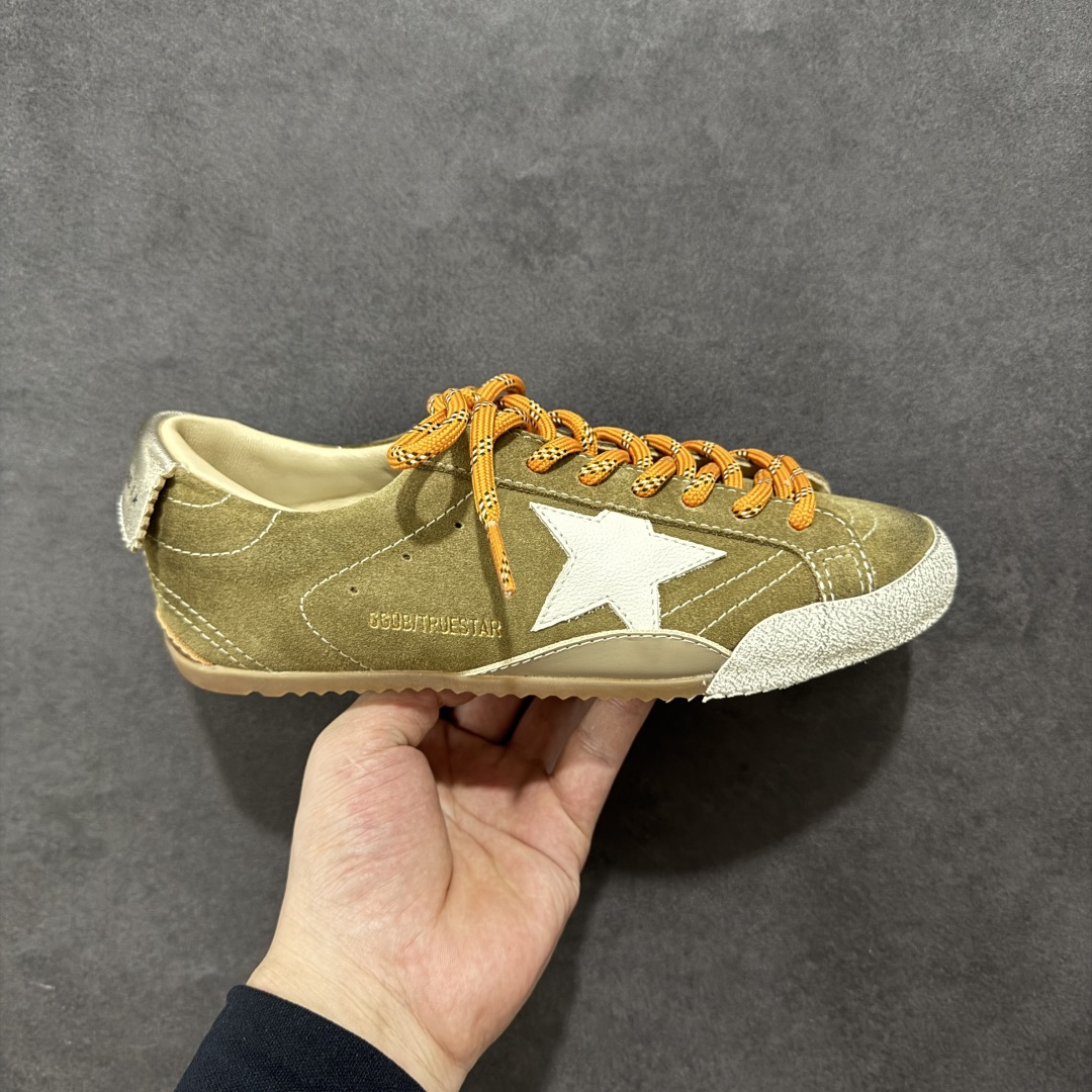 【广东纯原版本】GGDB Golden Goos* 25ss 德训鞋ggdb经典情侣款小脏鞋 火红程度上怼小白鞋,下踩各类小脏鞋!小红书爆款推荐 明星私服上脚示范 ×就是这么百搭 !再也不用担心洗鞋的问题啦! 鞋面原版定制牛皮(做旧精髓所在)内里毛巾+牛皮垫脚,原版开模3.5cm内**乳胶鞋垫…… 不规则手工打磨做破鞋面,就连鞋底也是打磨做旧的~~ 尺码:35 36 37 38 39 40-选品中心