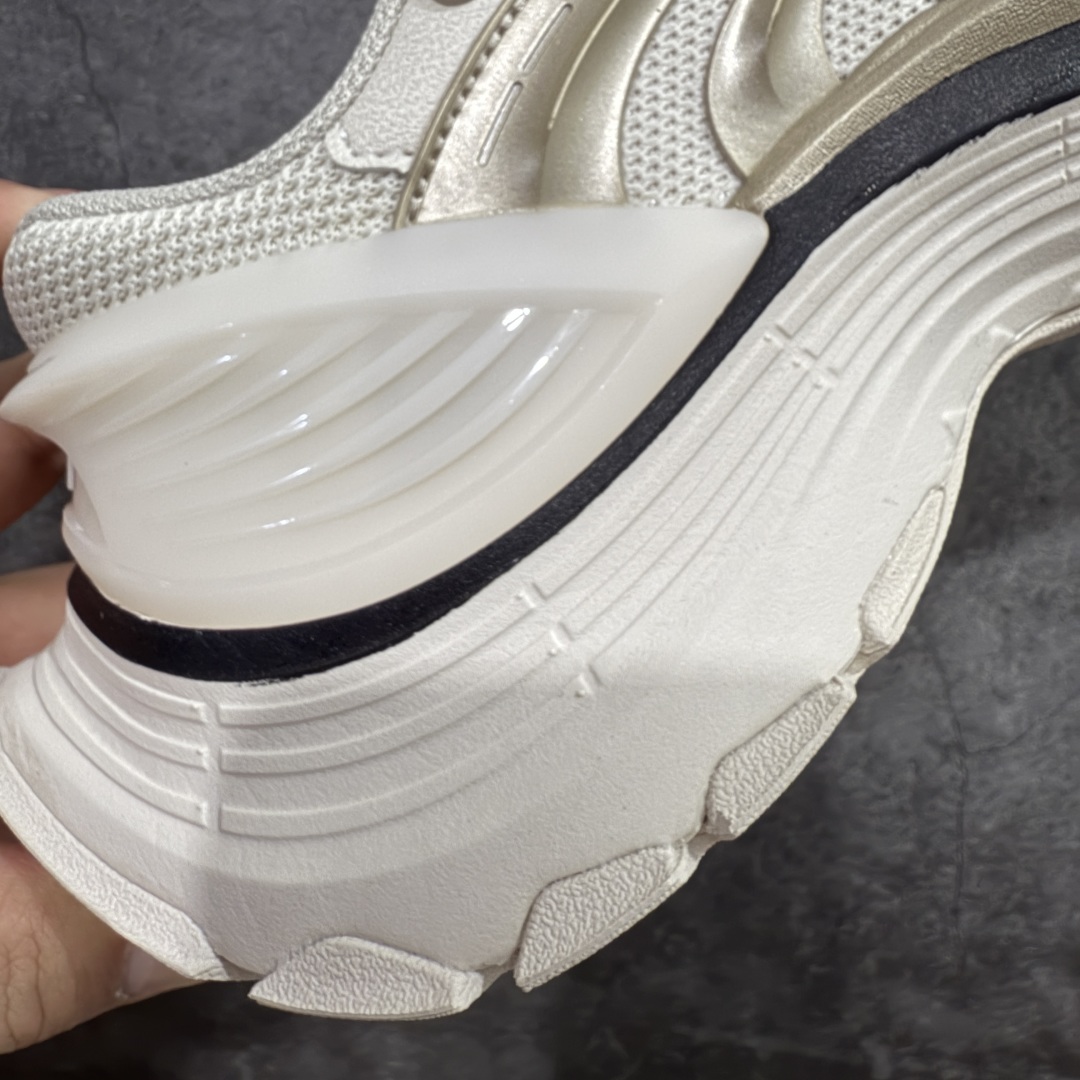 图片[3]-【纯原版】Adidas Vento XLG MTW 顶级品质 原鞋开发 原版大盒 脉冲系列 复古休闲老爹鞋 官方同步配色 鞋面是透气网面和皮革拼接 脚感轻盈 不闷汗 每次穿着跑步都感觉脚底在自由呼吸 鞋底是adidas经典的防滑设计 纹路很深 抓地力超稳 低帮设计很显脚踝纤细 却不失满满的包围安全感 货号： JR6393  尺码：36 36.5 37 38 38.5 39 40 40.5 41 42 42.5 43 44 44.5 45-选品中心