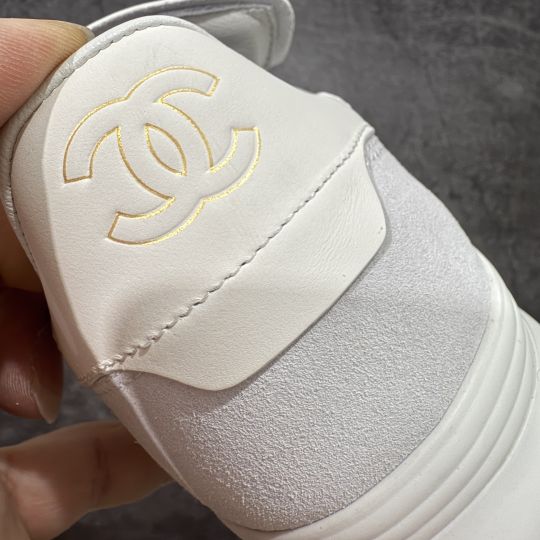 图片[2]-【顶级外贸版】CHANEL/香奈儿 东莞大厂工艺 2024新款小香风麂皮圆头熊猫菱格 官方最新花纹礼盒顶级包装官方同步 Chanel 香奈儿最新菱格小球鞋 四季百搭 coco女孩必入 隐藏款网球鞋 秀气高级好看 非常舒适！ 鞋面原版定制胎牛油皮 牛反绒 原版进口透气绒布 小羊皮内里 原版开模碎钉钉橡胶 原厂TPU组合大底 尺码：35 36 37 38 39 40 41 42 43 44 45 46 47-选品中心