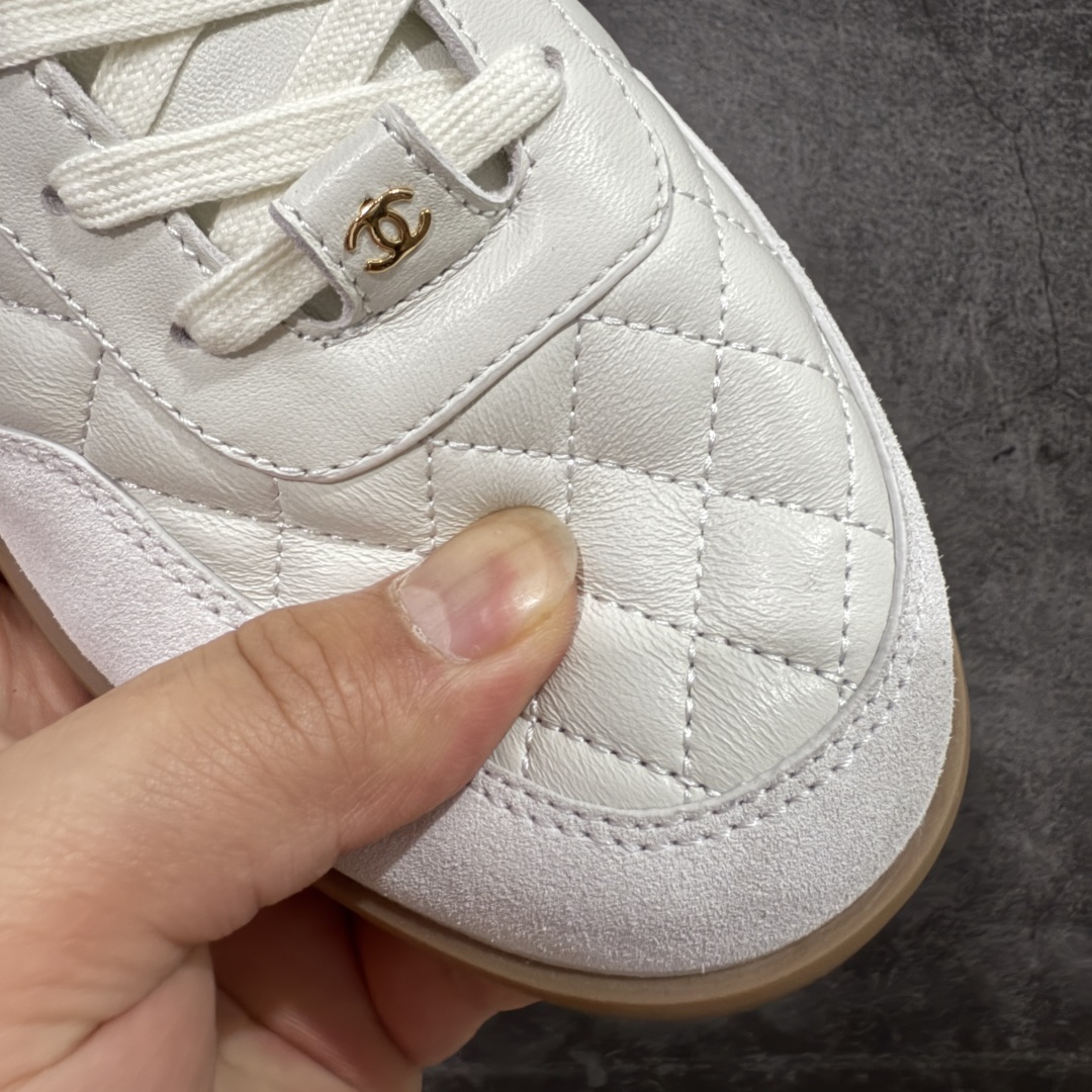 图片[4]-【顶级外贸版】CHANEL/香奈儿 东莞大厂工艺 2024新款小香风麂皮圆头熊猫菱格 官方最新花纹礼盒顶级包装官方同步 Chanel 香奈儿最新菱格小球鞋 四季百搭 coco女孩必入 隐藏款网球鞋 秀气高级好看 非常舒适！ 鞋面原版定制胎牛油皮 牛反绒 原版进口透气绒布 小羊皮内里 原版开模碎钉钉橡胶 原厂TPU组合大底 尺码：35 36 37 38 39 40 41 42 43 44 45 46 47-选品中心