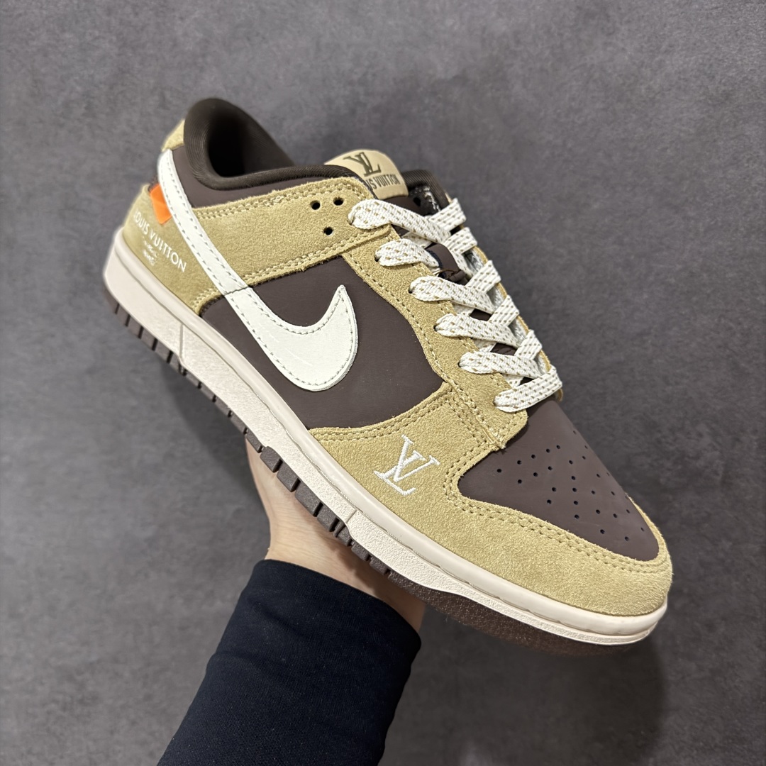 图片[3]-【定制版】NIKE SB Dunk Low x Louis Vuitton 米棕 公司级出品 极力推荐 原装头层材料 独家版型加工 帶來的是更好的视觉和脚感体验 大厂纯原品质出货 清洁度 电绣工艺 皮料切割干净无任何毛边 细节完美 货号：CH8311 271 尺码： 36 36.5 37.5 38 38.5 39 40 40.5 41 42 42.5 43 44 44.5 45-选品中心