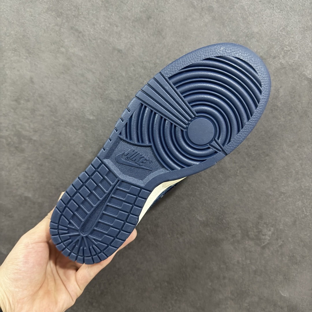 图片[9]-【定制版】NIKE SB Dunk Low x Louis Vuitton 深蓝牛仔布 公司级出品 极力推荐 原装头层材料 独家版型蒸餾加工 帶來的是更好的视觉和脚感体验 大厂纯原品质出货 清洁度 电绣工艺 皮料切割干净无任何毛边 细节完美 货号：CH8311 272 尺码： 36 36.5 37.5 38 38.5 39 40 40.5 41 42 42.5 43 44 44.5 45-选品中心