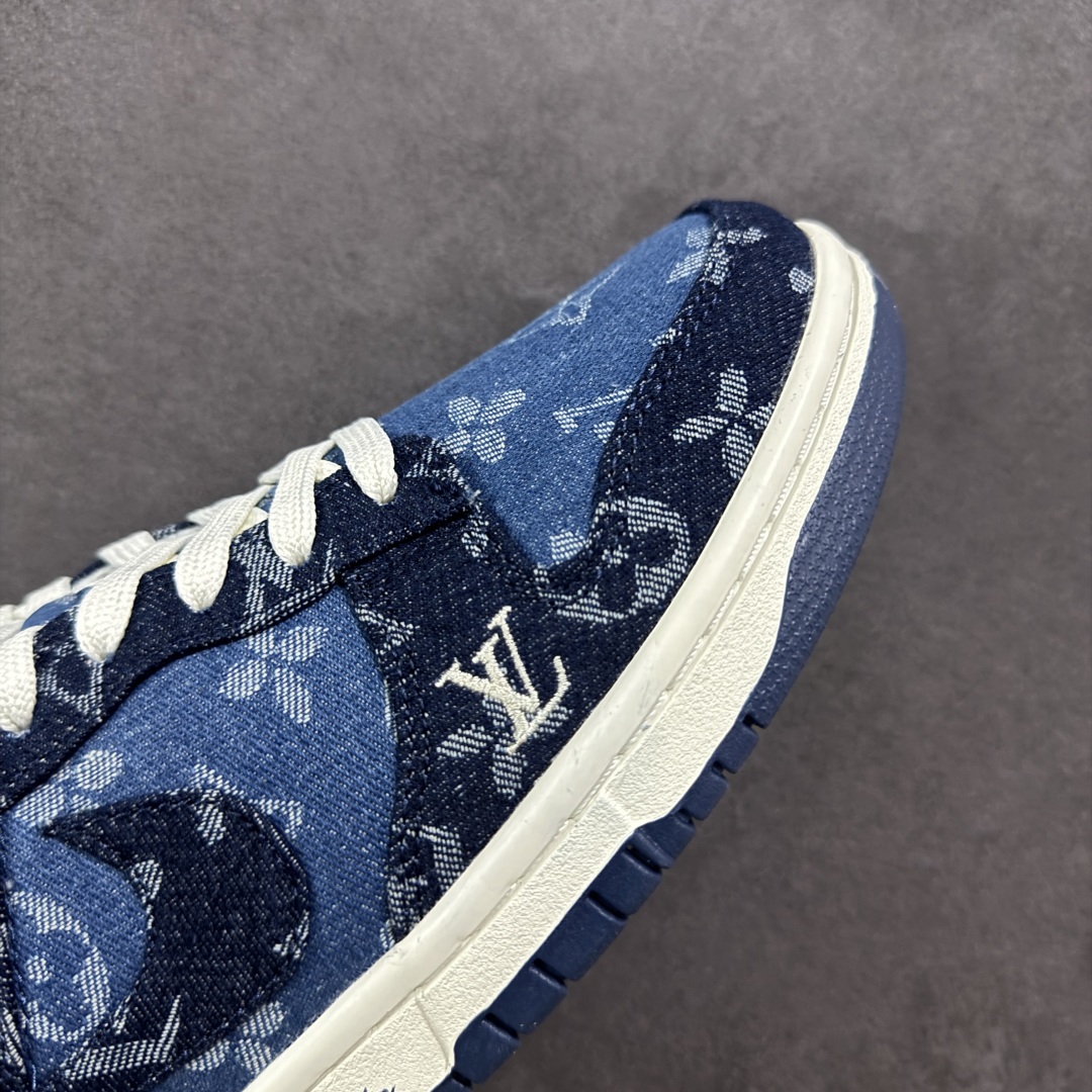 图片[5]-【定制版】NIKE SB Dunk Low x Louis Vuitton 深蓝牛仔布 公司级出品 极力推荐 原装头层材料 独家版型蒸餾加工 帶來的是更好的视觉和脚感体验 大厂纯原品质出货 清洁度 电绣工艺 皮料切割干净无任何毛边 细节完美 货号：CH8311 272 尺码： 36 36.5 37.5 38 38.5 39 40 40.5 41 42 42.5 43 44 44.5 45-选品中心
