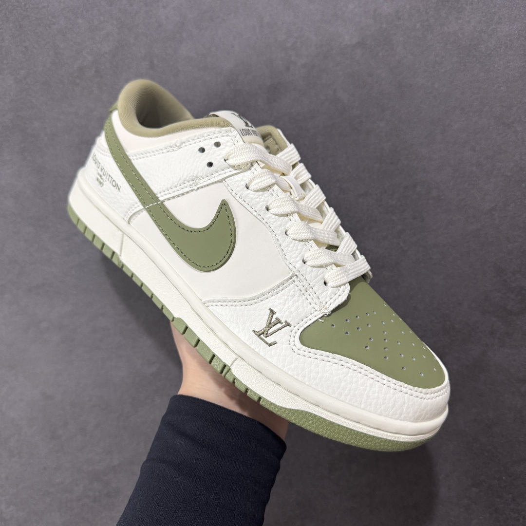 图片[3]-【定制版】NIKE SB Dunk Low x Louis Vuitton 白绿 公司级出品 极力推荐 原装头层材料 独家版型蒸餾加工 帶來的是更好的视觉和脚感体验 大厂纯原品质出货 清洁度 电绣工艺 皮料切割干净无任何毛边 细节完美 货号：CH8311 270 尺码： 36 36.5 37.5 38 38.5 39 40 40.5 41 42 42.5 43 44 44.5 45-选品中心
