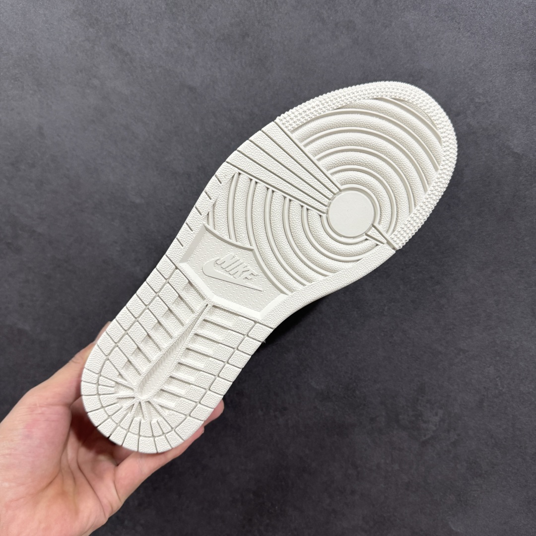 260 【定制版】Travis Scott x Nike Air Jordan 1 Low x Louis Vuitton Air Jordan 1 Low 反转米灰黑小勾倒钩 XD0798-302
