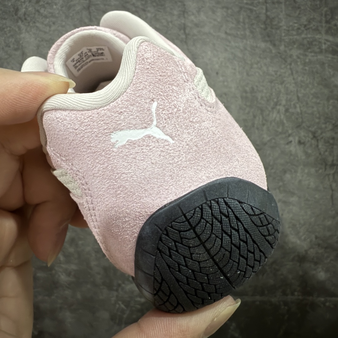 图片[2]-【CS纯原版】Puma Speedcat OG Sparco 彪马罗马阿莫尔系列 复古运动休闲赛车跑鞋 粉白 市场第一梯队品质 版型 细节 烫金走线 完全碾压市场任意版本 欢迎对比🆚 工厂耗时3个月开发 原装档案原数据纸版楦型 采用固色翻毛皮鞋面材质(正确二次成型\’猛帮\’成型工艺🆚区别市面版本!!) 外置原数据开发轻量耐磨橡胶大底💪🏻 全球知名运动品牌PUMA宝马赛车系列 融合了宝马车队的标志性配色 以趣味十足又前卫复古的设计引领潮流 将赛道精神融入街头时尚 开启前卫竞速之旅 主打前卫复古风 Roma鞋款的鞋侧以复古的流线造型 缀以宝马经典Logo 巧妙吸睛 而Speedcat鞋款以亮眼三色条纹元素缀以舒适鞋面 赋予了独特的个性美学 演绎赛车的无尽能量 货号：398846-04 尺码：35-40-选品中心