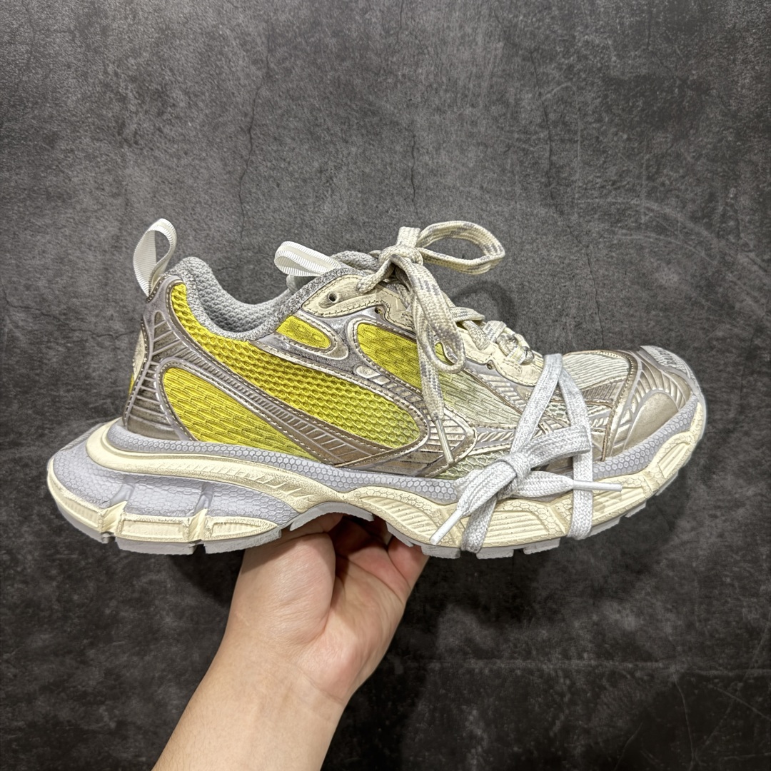 【XA版本】BALENCIAGA 3XL Sneakers 巴黎世家十代网布系带低帮走秀复古老爹鞋 全套原纸板楦头开发 最原汁原味的灵魂版型 全鞋荧光划线卡点 胶水把控整洁度追求极致完美 每一双都是工艺品 多重QC质检 超越公司货的品控标准 实实在在的免检产品 原盒原配 正确字体电绣 粗细、位置、大小正确 侧边TPU 透气孔匹配意产原版 正确分离大底 TPU软底 原版一致大底LOGO 立体感十足 原厂皮料水洗做旧 采购原厂网纱 不含皮革 网布材料和聚氨酯 磨损效果 鞋头边缘和后帮 Balenciaga 徽标 鞋面和后跟凸印尺码 鞋舌 3XL 橡胶品牌标识和反光细节 鞋帮拉袢和鞋舌拉祥 配反光细节 备用鞋带在鞋履前侧 可在穿着前取下 便于不同造型搭配 偏大一码 尺码:35-46-选品中心