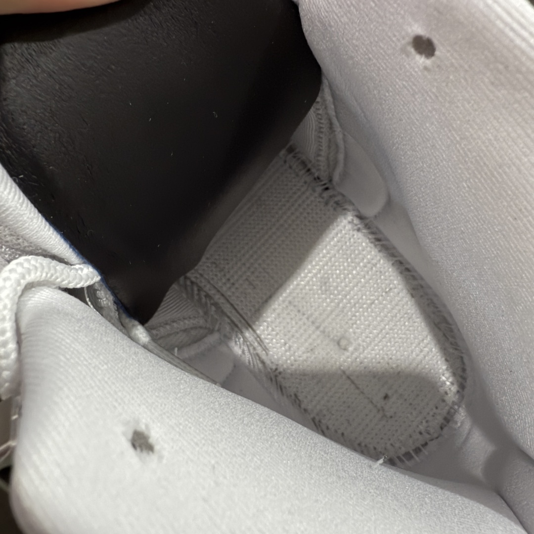 图片[8]-【TK至尊版】Air Jordan AJ12 Retro 潮流 中帮 复古篮球鞋 白蓝 法国蓝 CT8013-114 一比一原厂皮 最正确的版型 鞋盒 鞋盒标 芯片 更多12代的配色陆续出齐 真真的做到市场12代天花板 国外强烈推荐版本 外贸混卖专供品质 国内专业外贸AJ大厂出品 原厂楦头纸板 原厂皮料打造 原厂真碳板 内置气垫 尺码：40 40.5 41 42 42.5 43 44 44.5 45 46 47.5-选品中心