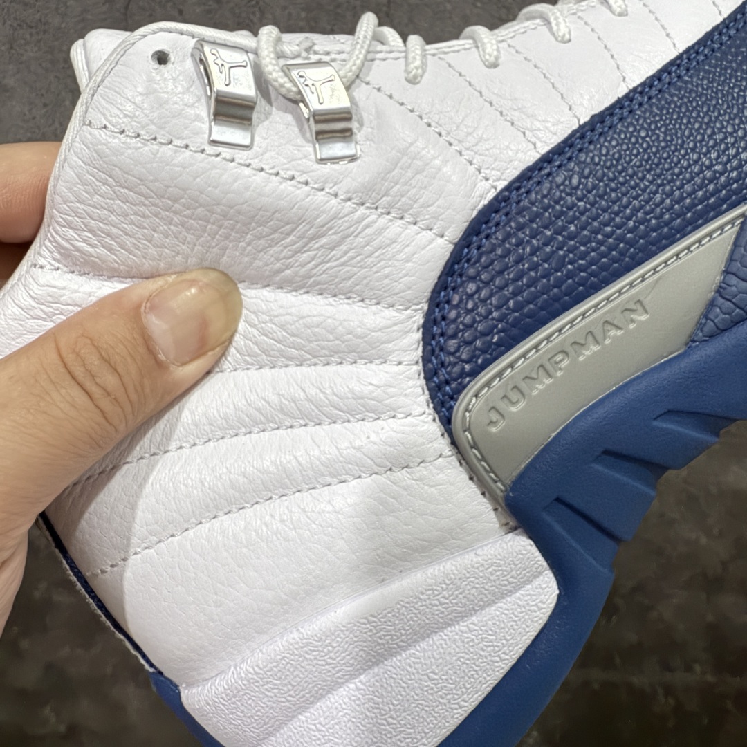 图片[3]-【TK至尊版】Air Jordan AJ12 Retro 潮流 中帮 复古篮球鞋 白蓝 法国蓝 CT8013-114 一比一原厂皮 最正确的版型 鞋盒 鞋盒标 芯片 更多12代的配色陆续出齐 真真的做到市场12代天花板 国外强烈推荐版本 外贸混卖专供品质 国内专业外贸AJ大厂出品 原厂楦头纸板 原厂皮料打造 原厂真碳板 内置气垫 尺码：40 40.5 41 42 42.5 43 44 44.5 45 46 47.5-选品中心