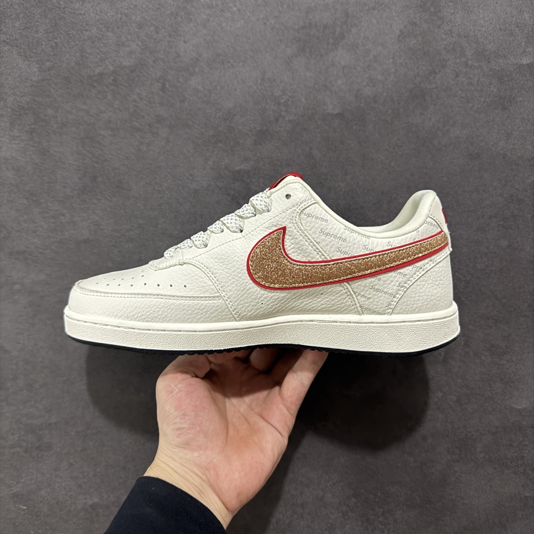 图片[2]-【定制版】Nike Court Vision Low 斯图西联名 休闲运动板鞋 纯原版本 低帮百搭透气休闲运动板鞋，经典耐用的设计，兼顾舒适脚感和出众风范，演绎匠心之作。结构性的支撑贴合感结合复古篮球设计，塑就场外全明星风范 货号： FD5188 126 尺码：36 36.5 37.5 38 38.5 39 40 40.5 41 42 42.5 43 44 44.5 45-选品中心