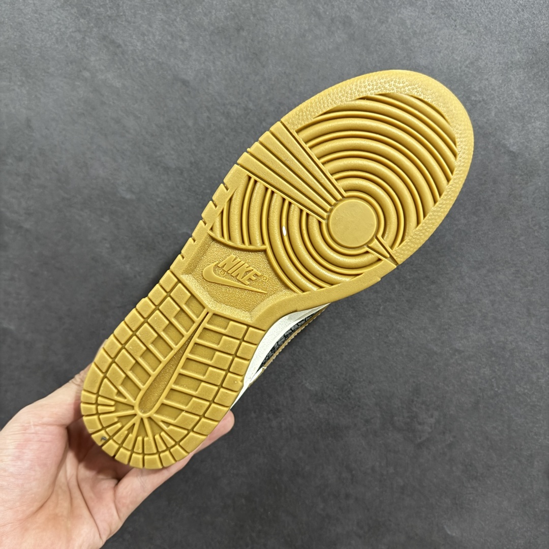 图片[9]-【定制版】Nike SB Dunk Low 蛇年限定 白黑黄小钩 纯原大厂出品 极力推荐 原装头层材料 独家版型蒸餾加工 帶來的是更好的视觉和脚感体验 大厂纯原品质出货 清洁度 电绣工艺 皮料切割干净无任何毛边 细节完美 货号：CY5979 102 尺码：36 36.5 37.5 38 38.5 39 40 40.5 41 42 42.5 43 44 44.5 45-选品中心