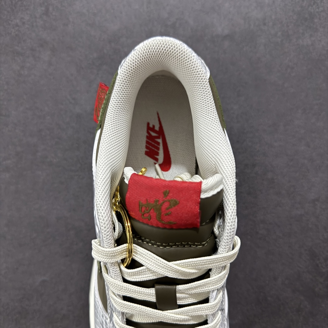 图片[7]-【定制版】Nike SB Dunk Low 龙年限定 银棕榈三小钩 纯原大厂出品 极力推荐 原装头层材料 独家版型蒸餾加工 帶來的是更好的视觉和脚感体验 大厂纯原品质出货 清洁度 电绣工艺 皮料切割干净无任何毛边 细节完美 货号：CY5979 109 尺码：36 36.5 37.5 38 38.5 39 40 40.5 41 42 42.5 43 44 44.5 45-选品中心