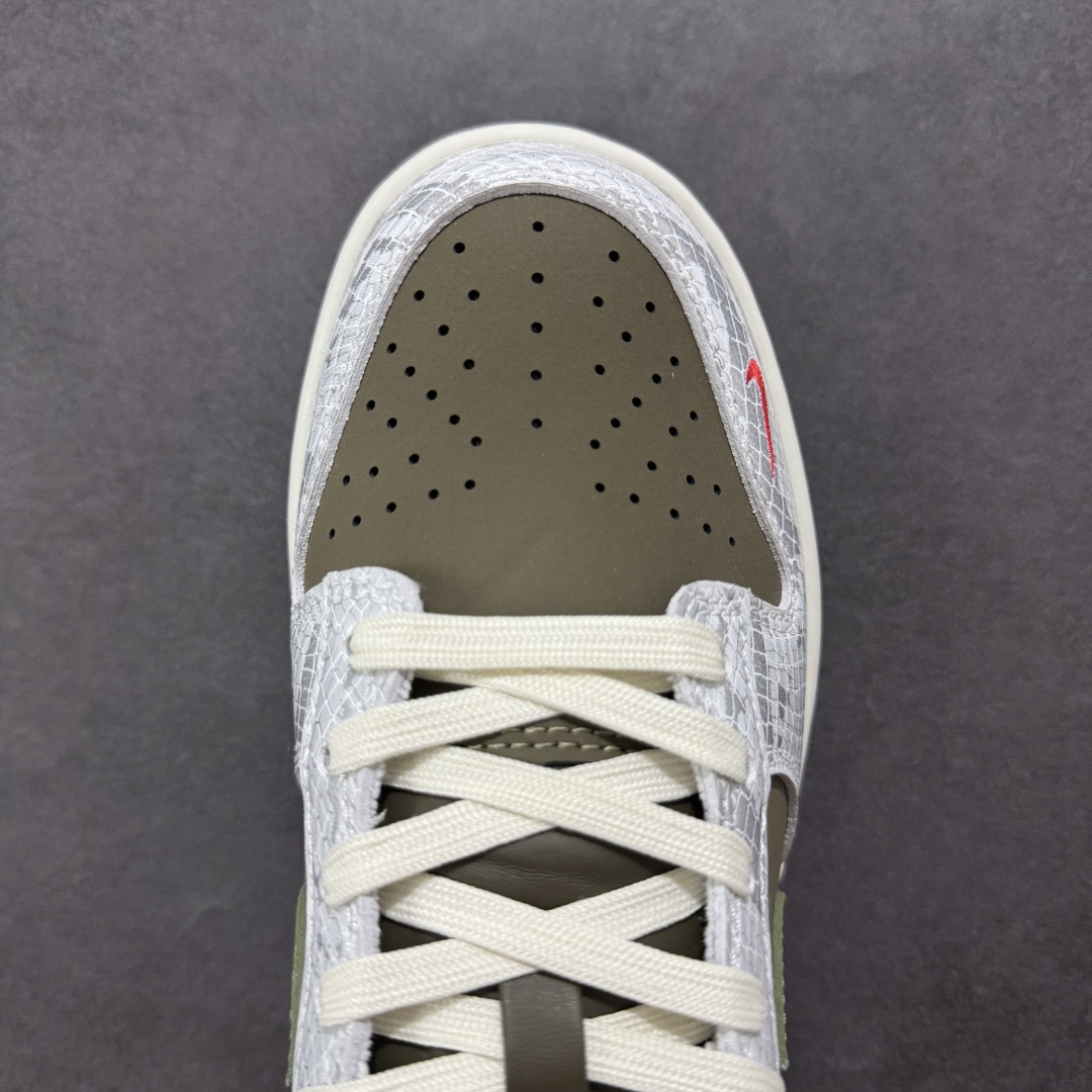 图片[8]-【定制版】Nike SB Dunk Low 龙年限定 银棕榈三小钩 纯原大厂出品 极力推荐 原装头层材料 独家版型蒸餾加工 帶來的是更好的视觉和脚感体验 大厂纯原品质出货 清洁度 电绣工艺 皮料切割干净无任何毛边 细节完美 货号：CY5979 109 尺码：36 36.5 37.5 38 38.5 39 40 40.5 41 42 42.5 43 44 44.5 45-选品中心