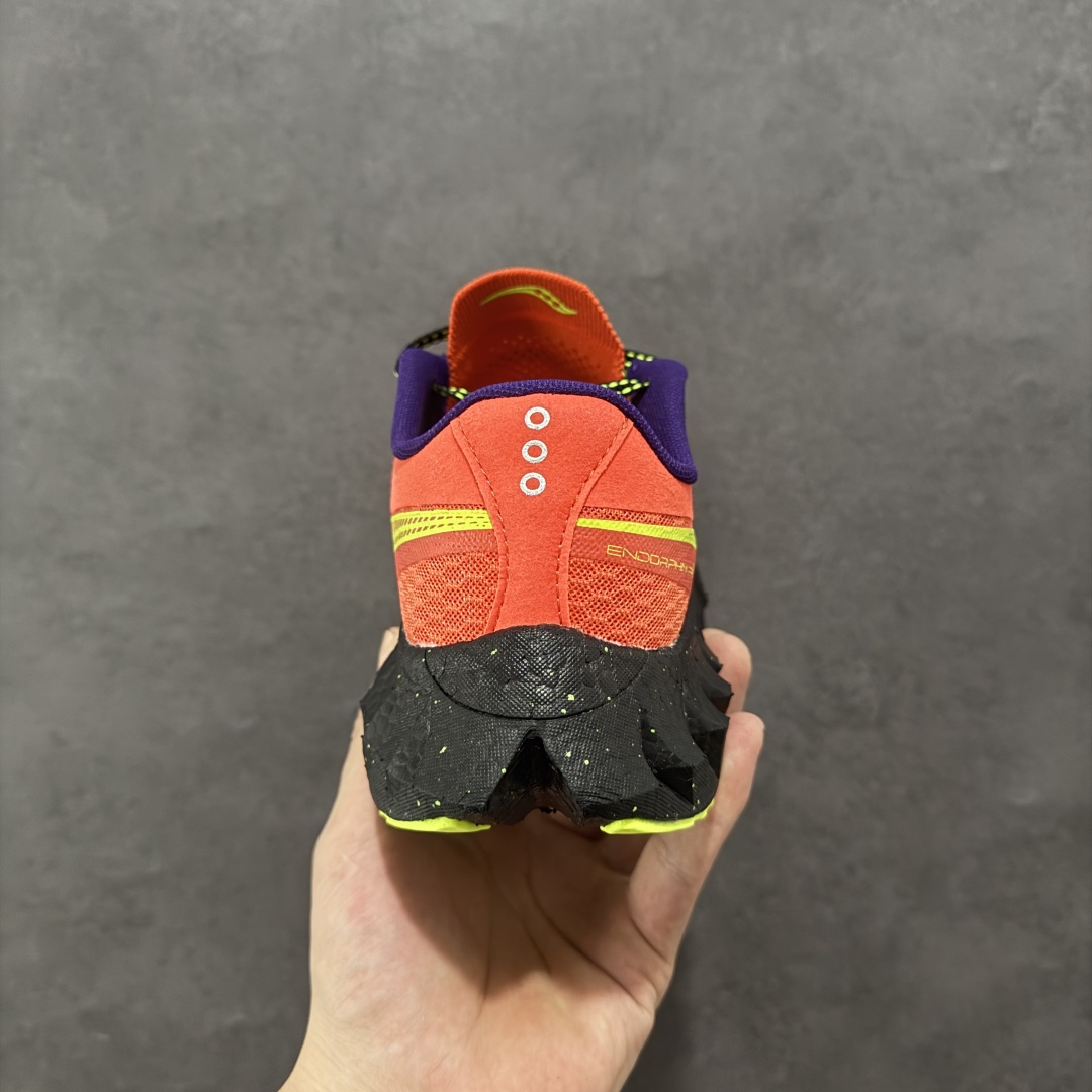 图片[4]-【公司级】SAUCONY索康尼 ENDORPHIN PRO系列啡鹏4男女低帮缓震跑步鞋 索康尼推出的EndorphinPro4跑鞋是一款外观激进但脚感舒适的跑鞋，采用了全新的中底设计和鞋面工程，保留了软弹脚感和稳定支撑，适合进阶跑者和喜欢软弹脚感的跑者选择。 尺码：36 36.5 37.5 38 38.5 39 40 40.5 41 42 42.5 43 44 45-选品中心