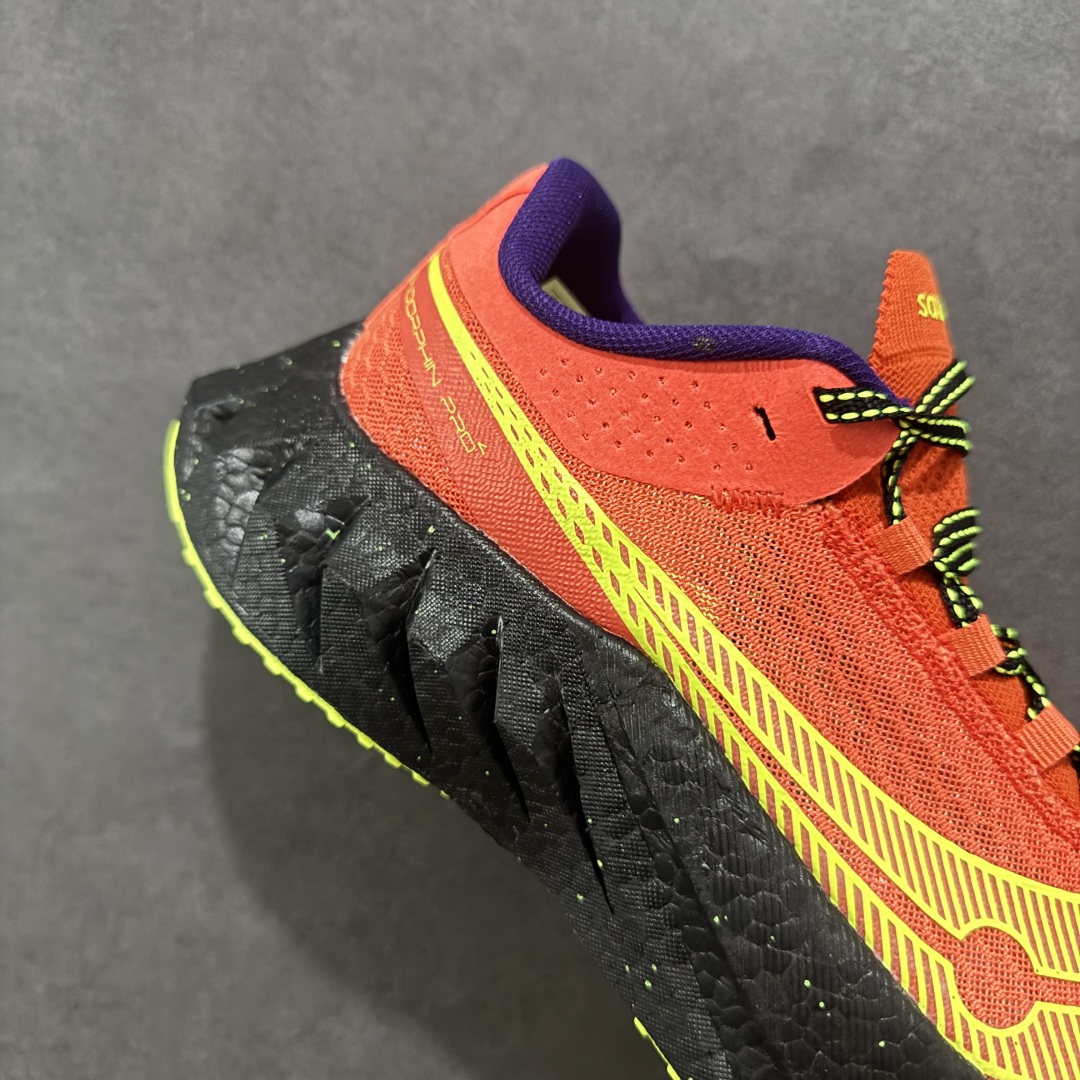 图片[6]-【公司级】SAUCONY索康尼 ENDORPHIN PRO系列啡鹏4男女低帮缓震跑步鞋 索康尼推出的EndorphinPro4跑鞋是一款外观激进但脚感舒适的跑鞋，采用了全新的中底设计和鞋面工程，保留了软弹脚感和稳定支撑，适合进阶跑者和喜欢软弹脚感的跑者选择。 尺码：36 36.5 37.5 38 38.5 39 40 40.5 41 42 42.5 43 44 45-选品中心