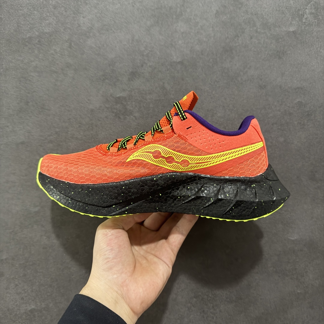 图片[2]-【公司级】SAUCONY索康尼 ENDORPHIN PRO系列啡鹏4男女低帮缓震跑步鞋 索康尼推出的EndorphinPro4跑鞋是一款外观激进但脚感舒适的跑鞋，采用了全新的中底设计和鞋面工程，保留了软弹脚感和稳定支撑，适合进阶跑者和喜欢软弹脚感的跑者选择。 尺码：36 36.5 37.5 38 38.5 39 40 40.5 41 42 42.5 43 44 45-选品中心