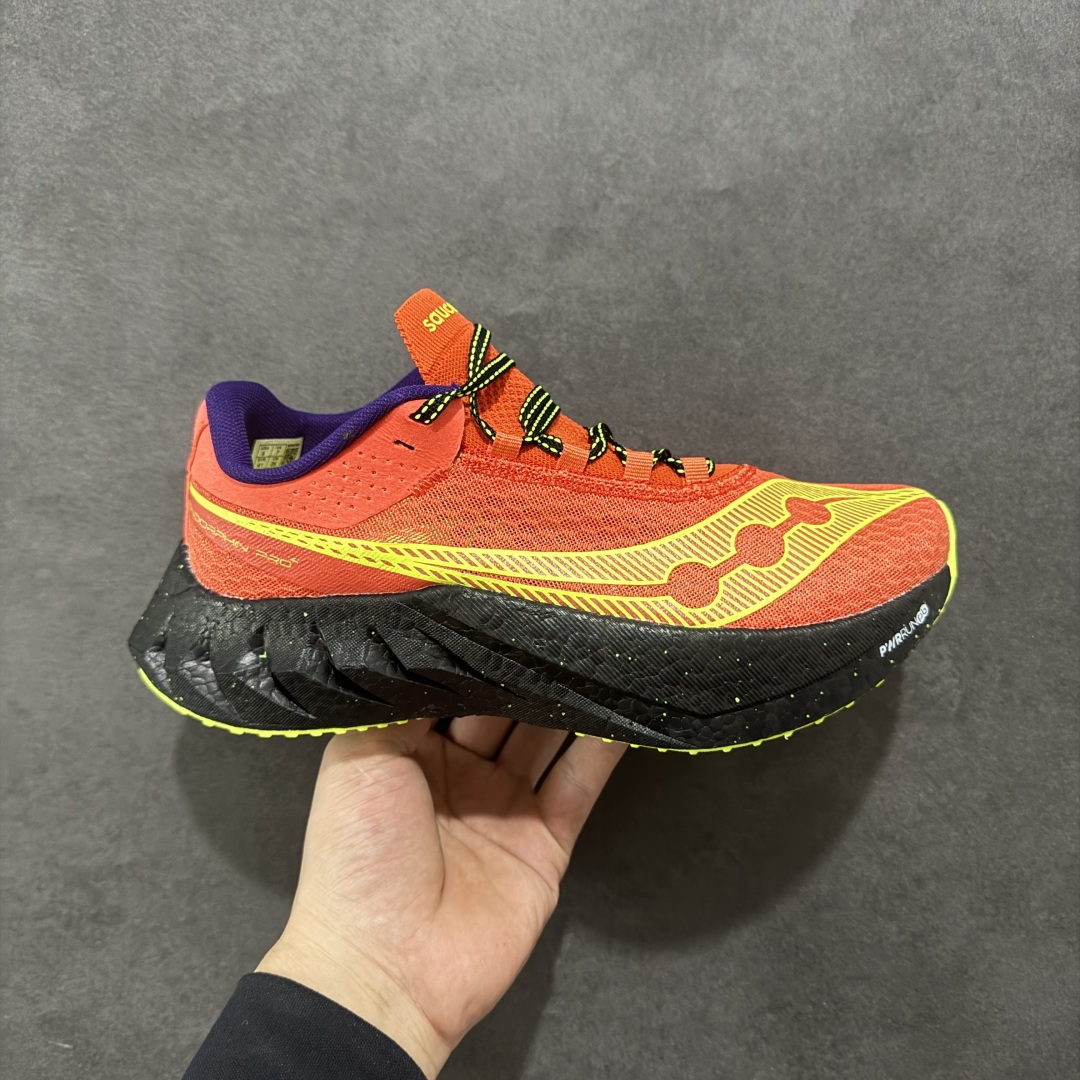 【公司级】SAUCONY索康尼 ENDORPHIN PRO系列啡鹏4男女低帮缓震跑步鞋 索康尼推出的EndorphinPro4跑鞋是一款外观激进但脚感舒适的跑鞋,采用了全新的中底设计和鞋面工程,保留了软弹脚感和稳定支撑,适合进阶跑者和喜欢软弹脚感的跑者选择。 尺码:36 36.5 37.5 38 38.5 39 40 40.5 41 42 42.5 43 44 45-选品中心