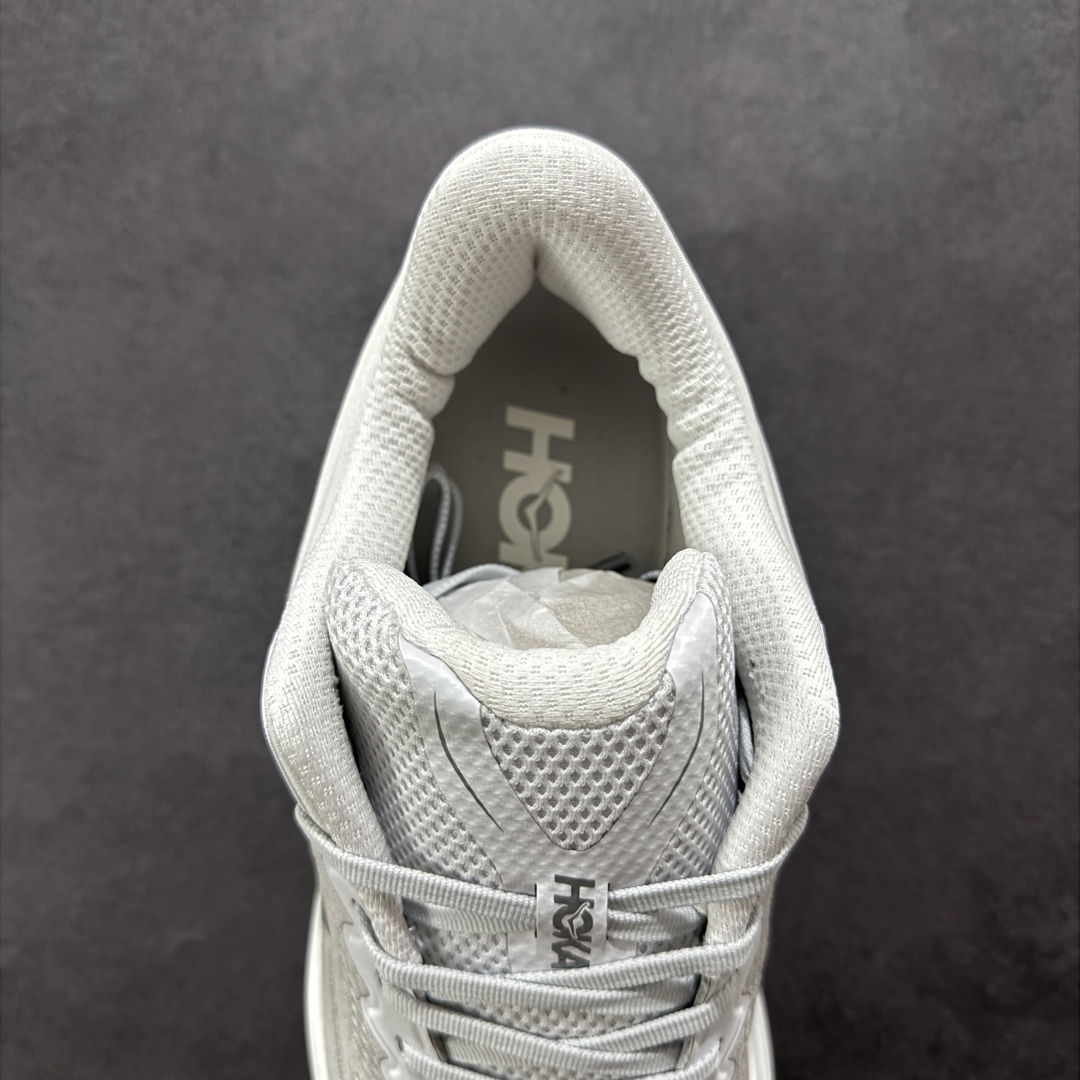 图片[7]-【HK版本】HOKA ONE ONE Bondi 9 WIDE 邦迪九代舒适防滑耐磨低帮休闲跑步鞋 专业大厂出品 市面顶级品质 细节只对比原版 无任何差别 原材料打造 HOKA ONE ONE是来自美国的跑步鞋知名品牌，创立于2009年，始终致力于为所有跑者提供更新、更好的跑步装备。相比常规跑鞋，HOKA ONE ONE特别研发使用性能独特的几何形跑鞋中底，此种鞋底更厚、更高、回弹性也更好，除了卓越的缓冲性能，它还能內各种阶段的跑者带来更具动感、更加稳定的跑步体验。HOKAONE ONE从设计之初就清楚意识到，要保证跑者步幅的均匀一致，双脚自然而然的运动至关重要。 尺码：36 36.5 37.5 38 38.5 39 40 40.5 41 42 42.5 43 44 44.5 45-选品中心