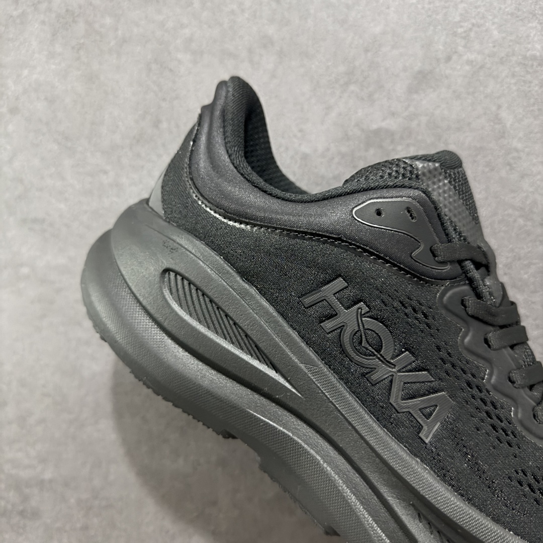 图片[6]-【HK版本】HOKA ONE ONE Bondi 9 WIDE 邦迪九代舒适防滑耐磨低帮休闲跑步鞋 专业大厂出品 市面顶级品质 细节只对比原版 无任何差别 原材料打造 HOKA ONE ONE是来自美国的跑步鞋知名品牌，创立于2009年，始终致力于为所有跑者提供更新、更好的跑步装备。相比常规跑鞋，HOKA ONE ONE特别研发使用性能独特的几何形跑鞋中底，此种鞋底更厚、更高、回弹性也更好，除了卓越的缓冲性能，它还能內各种阶段的跑者带来更具动感、更加稳定的跑步体验。HOKAONE ONE从设计之初就清楚意识到，要保证跑者步幅的均匀一致，双脚自然而然的运动至关重要。 尺码：36 36.5 37.5 38 38.5 39 40 40.5 41 42 42.5 43 44 44.5 45-选品中心