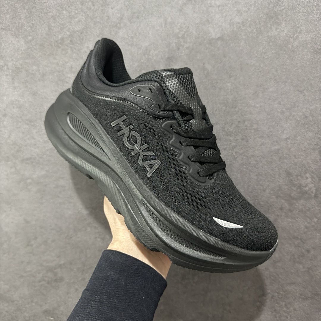 图片[3]-【HK版本】HOKA ONE ONE Bondi 9 WIDE 邦迪九代舒适防滑耐磨低帮休闲跑步鞋 专业大厂出品 市面顶级品质 细节只对比原版 无任何差别 原材料打造 HOKA ONE ONE是来自美国的跑步鞋知名品牌，创立于2009年，始终致力于为所有跑者提供更新、更好的跑步装备。相比常规跑鞋，HOKA ONE ONE特别研发使用性能独特的几何形跑鞋中底，此种鞋底更厚、更高、回弹性也更好，除了卓越的缓冲性能，它还能內各种阶段的跑者带来更具动感、更加稳定的跑步体验。HOKAONE ONE从设计之初就清楚意识到，要保证跑者步幅的均匀一致，双脚自然而然的运动至关重要。 尺码：36 36.5 37.5 38 38.5 39 40 40.5 41 42 42.5 43 44 44.5 45-选品中心