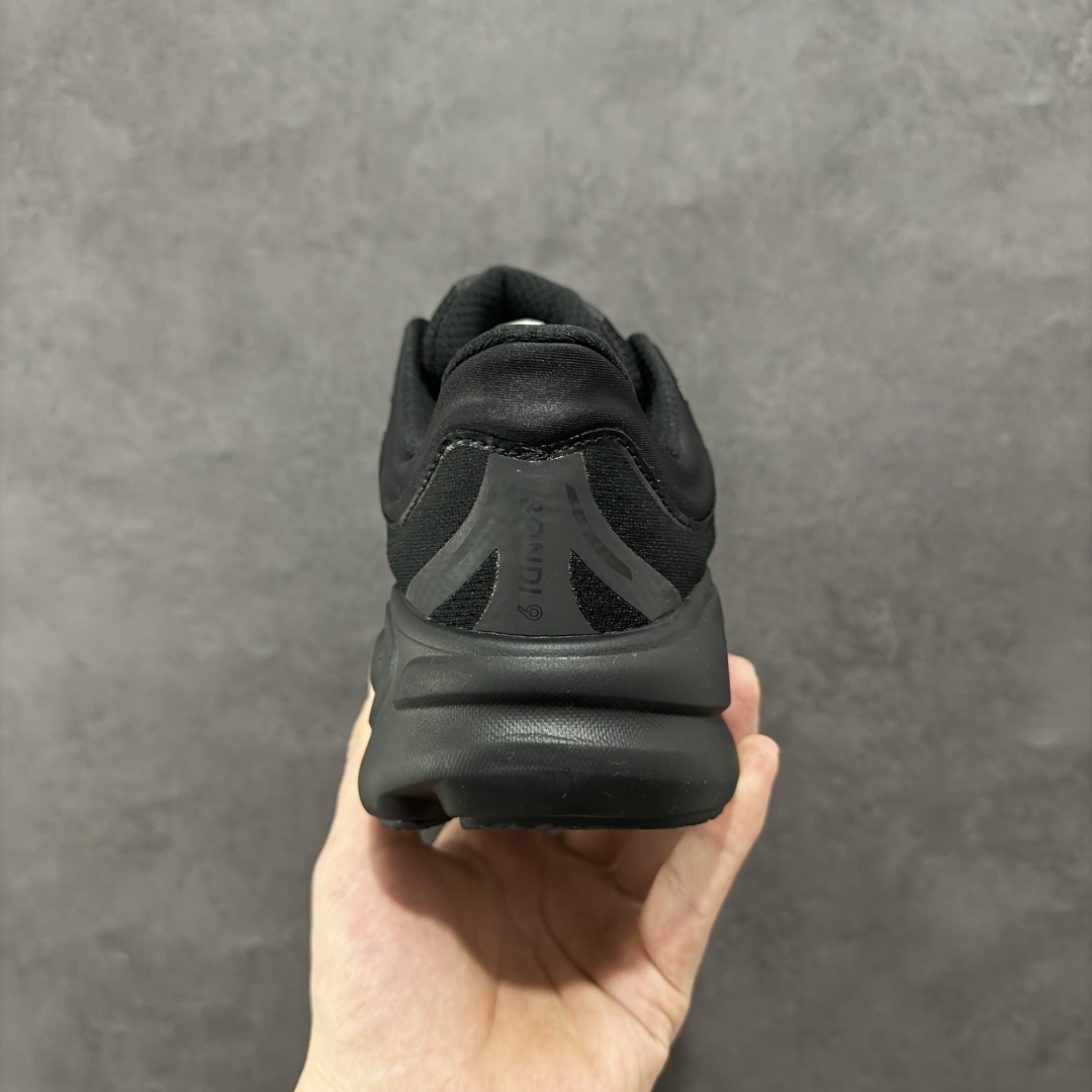 图片[4]-【HK版本】HOKA ONE ONE Bondi 9 WIDE 邦迪九代舒适防滑耐磨低帮休闲跑步鞋 专业大厂出品 市面顶级品质 细节只对比原版 无任何差别 原材料打造 HOKA ONE ONE是来自美国的跑步鞋知名品牌，创立于2009年，始终致力于为所有跑者提供更新、更好的跑步装备。相比常规跑鞋，HOKA ONE ONE特别研发使用性能独特的几何形跑鞋中底，此种鞋底更厚、更高、回弹性也更好，除了卓越的缓冲性能，它还能內各种阶段的跑者带来更具动感、更加稳定的跑步体验。HOKAONE ONE从设计之初就清楚意识到，要保证跑者步幅的均匀一致，双脚自然而然的运动至关重要。 尺码：36 36.5 37.5 38 38.5 39 40 40.5 41 42 42.5 43 44 44.5 45-选品中心