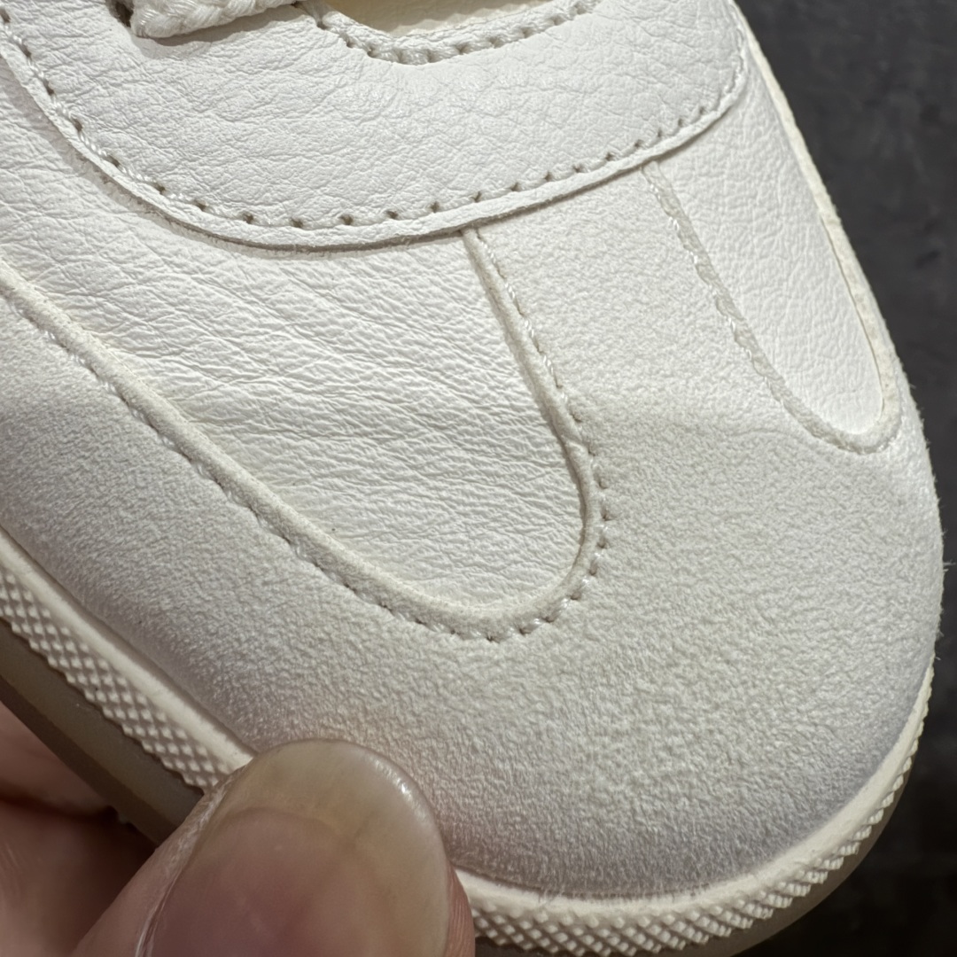 图片[4]-【佛山超A版】Loro Piana LP Tennis Walk Low 生活系列低帮复古百搭德训风休闲运动板鞋 意大利顶级奢侈品牌·诺悠翩雅 这款新款绒面革网球鞋采用超低帮设计 适合全年穿着 并具有防水性能 包边鞋底营造轻松迷人的色彩组合 将功能性与低调个性风格和谐融合 打造都市着装的理想鞋履选择 鞋跟处饰以Kummel色嵌片 柔软小牛皮鞋舌 压印LP徽标 棉质鞋带材质 鞋面：牛剖层绒面革 鞋底：橡胶 衬里：牛皮革 尺码：35 36 37 38 39 40 41 42 43 44 45-选品中心