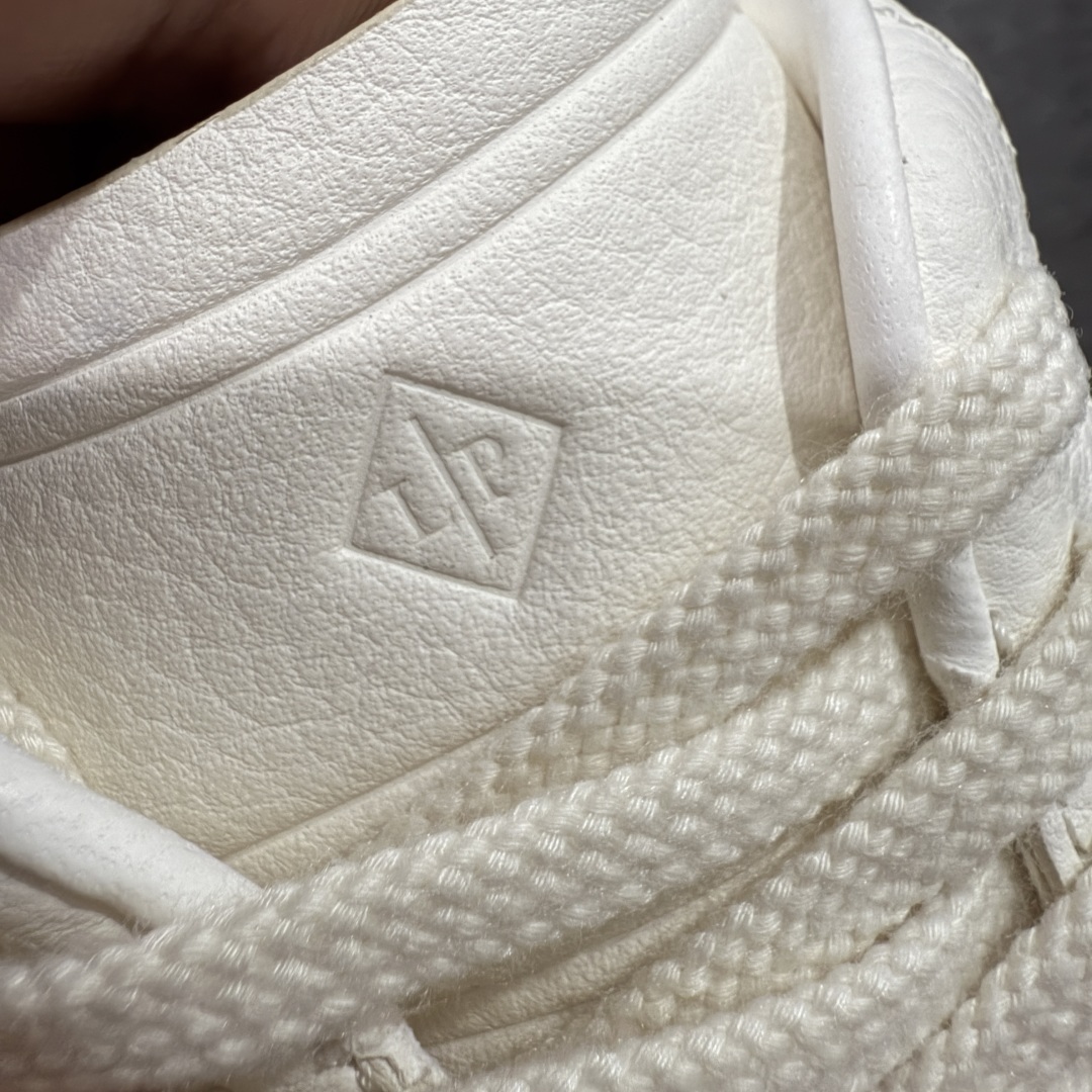 图片[5]-【佛山超A版】Loro Piana LP Tennis Walk Low 生活系列低帮复古百搭德训风休闲运动板鞋 意大利顶级奢侈品牌·诺悠翩雅 这款新款绒面革网球鞋采用超低帮设计 适合全年穿着 并具有防水性能 包边鞋底营造轻松迷人的色彩组合 将功能性与低调个性风格和谐融合 打造都市着装的理想鞋履选择 鞋跟处饰以Kummel色嵌片 柔软小牛皮鞋舌 压印LP徽标 棉质鞋带材质 鞋面：牛剖层绒面革 鞋底：橡胶 衬里：牛皮革 尺码：35 36 37 38 39 40 41 42 43 44 45-选品中心