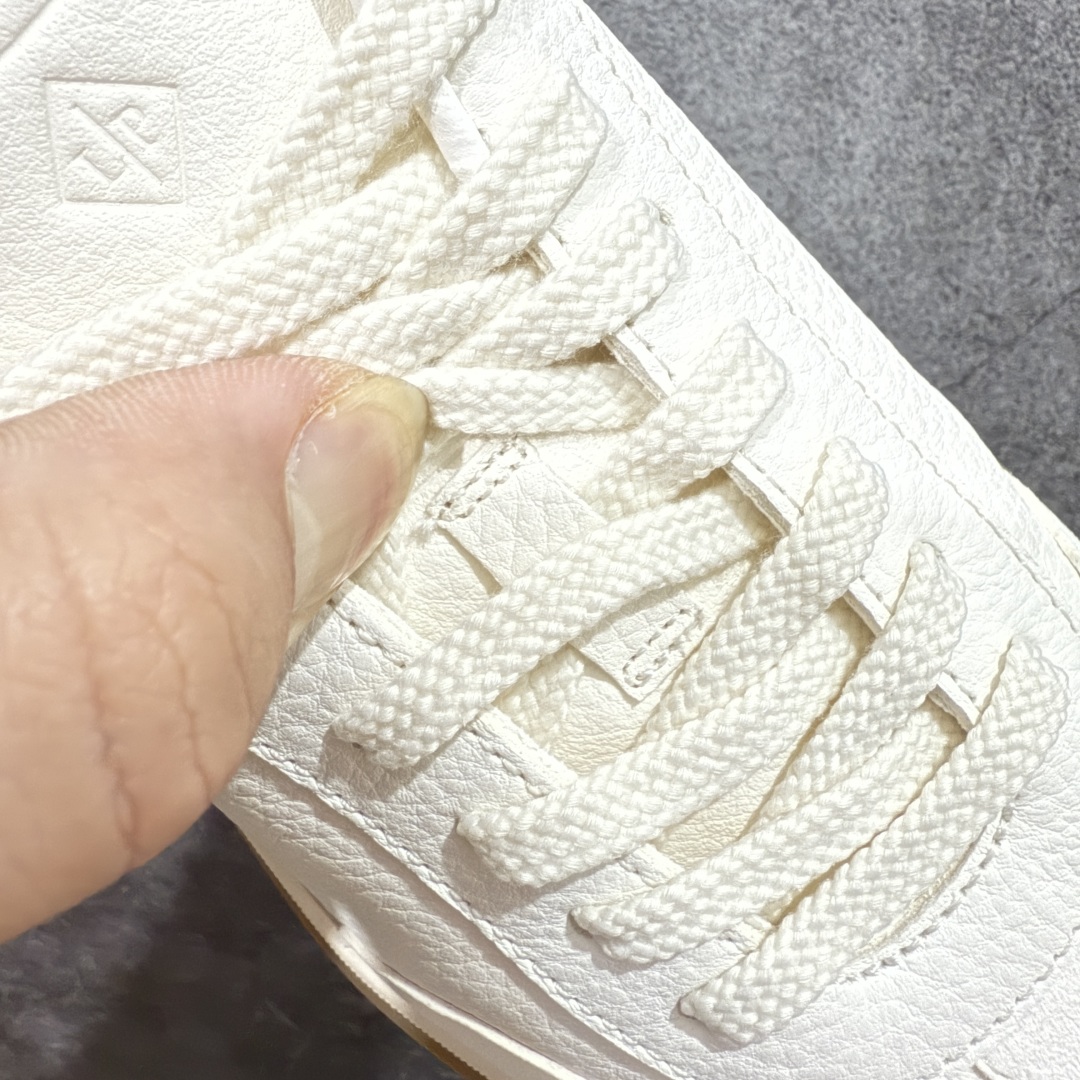 图片[6]-【佛山超A版】Loro Piana LP Tennis Walk Low 生活系列低帮复古百搭德训风休闲运动板鞋 意大利顶级奢侈品牌·诺悠翩雅 这款新款绒面革网球鞋采用超低帮设计 适合全年穿着 并具有防水性能 包边鞋底营造轻松迷人的色彩组合 将功能性与低调个性风格和谐融合 打造都市着装的理想鞋履选择 鞋跟处饰以Kummel色嵌片 柔软小牛皮鞋舌 压印LP徽标 棉质鞋带材质 鞋面：牛剖层绒面革 鞋底：橡胶 衬里：牛皮革 尺码：35 36 37 38 39 40 41 42 43 44 45-选品中心