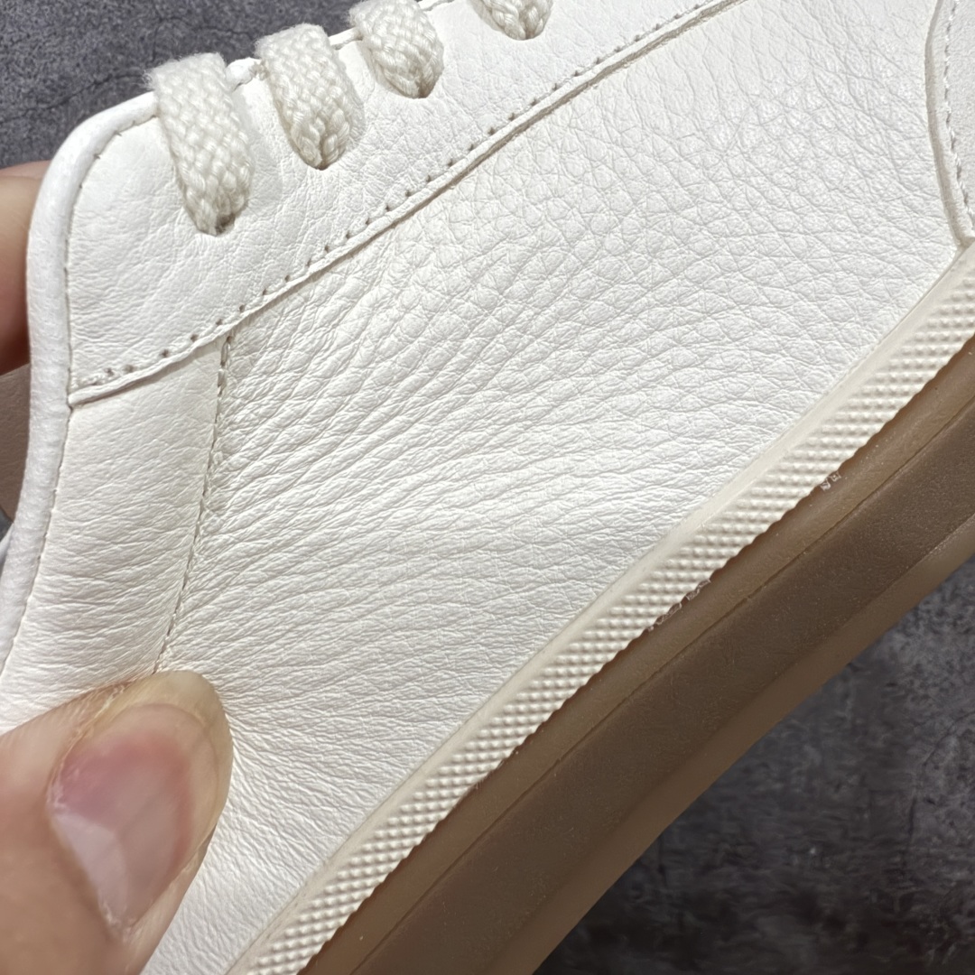 图片[3]-【佛山超A版】Loro Piana LP Tennis Walk Low 生活系列低帮复古百搭德训风休闲运动板鞋 意大利顶级奢侈品牌·诺悠翩雅 这款新款绒面革网球鞋采用超低帮设计 适合全年穿着 并具有防水性能 包边鞋底营造轻松迷人的色彩组合 将功能性与低调个性风格和谐融合 打造都市着装的理想鞋履选择 鞋跟处饰以Kummel色嵌片 柔软小牛皮鞋舌 压印LP徽标 棉质鞋带材质 鞋面：牛剖层绒面革 鞋底：橡胶 衬里：牛皮革 尺码：35 36 37 38 39 40 41 42 43 44 45-选品中心