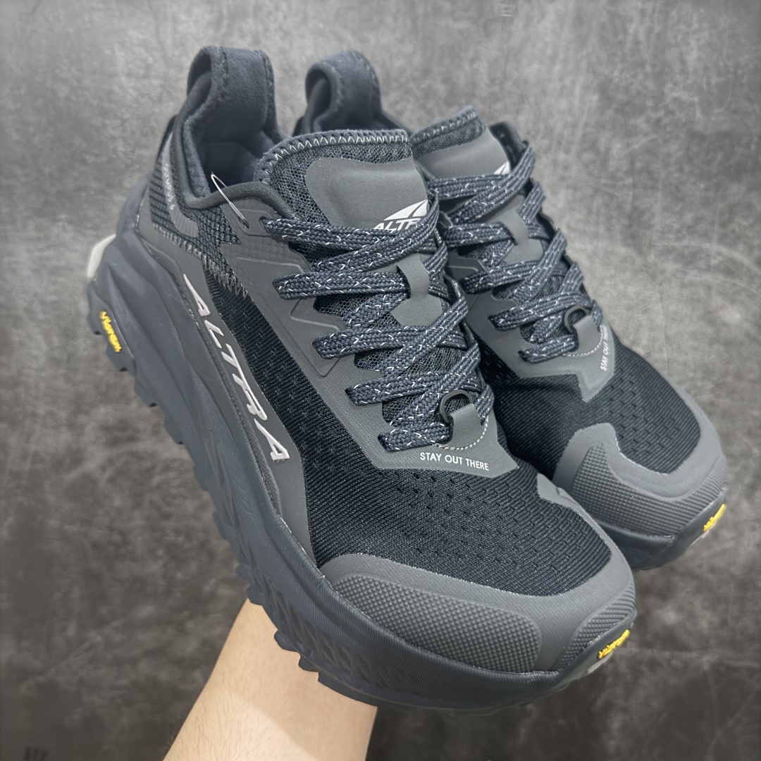 【纯原版】Altra OLYMPUS 6 奥创奥林匹斯六代舒适百搭防滑耐磨低帮户外跑步鞋 2009年,长跑精英运动员Golden Harper在美国犹他州创立了“Altra Footwear”,跑鞋特点是采用舒适的FootShape™M(很适鞋楦)设计和独特的BalancedCushioning™(平衡缓冲)技术,帮助遭受伤病困扰的跑者回归跑步,从而迅速积累起良好的口碑。2011年品牌迅速发展,屡获大奖。2015年开始不仅占据全美跑鞋前十,足迹更是遍布全球。2016年Altra正式进入中国市场,凭借独特的品牌风格以及出色的性能表现,三年来获得越来越多普通跑者的喜爱。销售业绩增长迅速,成为中国越野跑市场占有量前三的跑鞋品牌。 尺码:39 40 40.5 41 42 42.5 43 44 44.5 45-选品中心