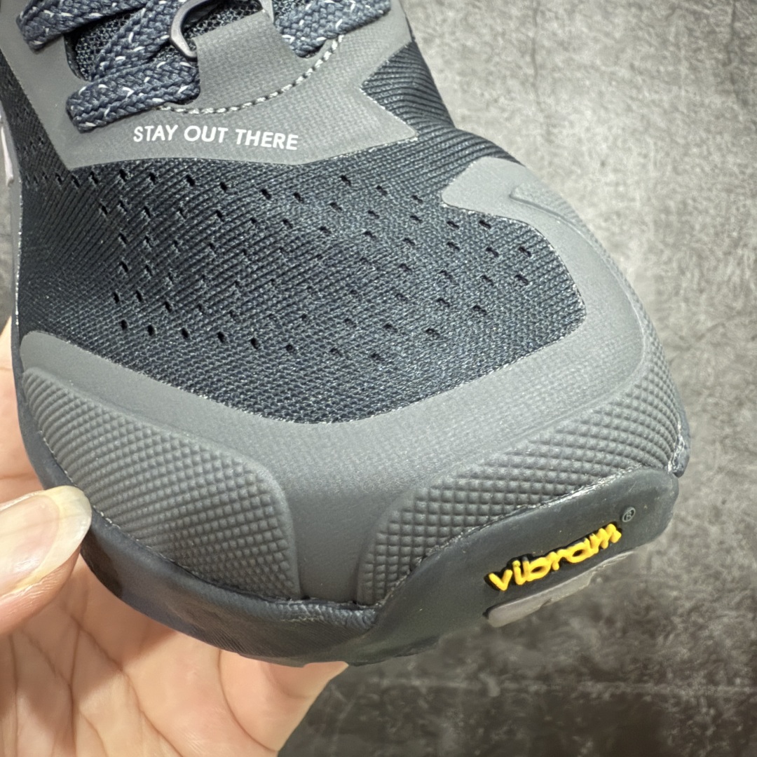 图片[4]-【纯原版】Altra OLYMPUS 6 奥创奥林匹斯六代舒适百搭防滑耐磨低帮户外跑步鞋 2009年，长跑精英运动员Golden Harper在美国犹他州创立了“Altra Footwear”，跑鞋特点是采用舒适的FootShape™M（很适鞋楦）设计和独特的BalancedCushioning™（平衡缓冲）技术，帮助遭受伤病困扰的跑者回归跑步，从而迅速积累起良好的口碑。2011年品牌迅速发展，屡获大奖。2015年开始不仅占据全美跑鞋前十，足迹更是遍布全球。2016年Altra正式进入中国市场，凭借独特的品牌风格以及出色的性能表现，三年来获得越来越多普通跑者的喜爱。销售业绩增长迅速，成为中国越野跑市场占有量前三的跑鞋品牌。 尺码：39 40 40.5 41 42 42.5 43 44 44.5 45-选品中心