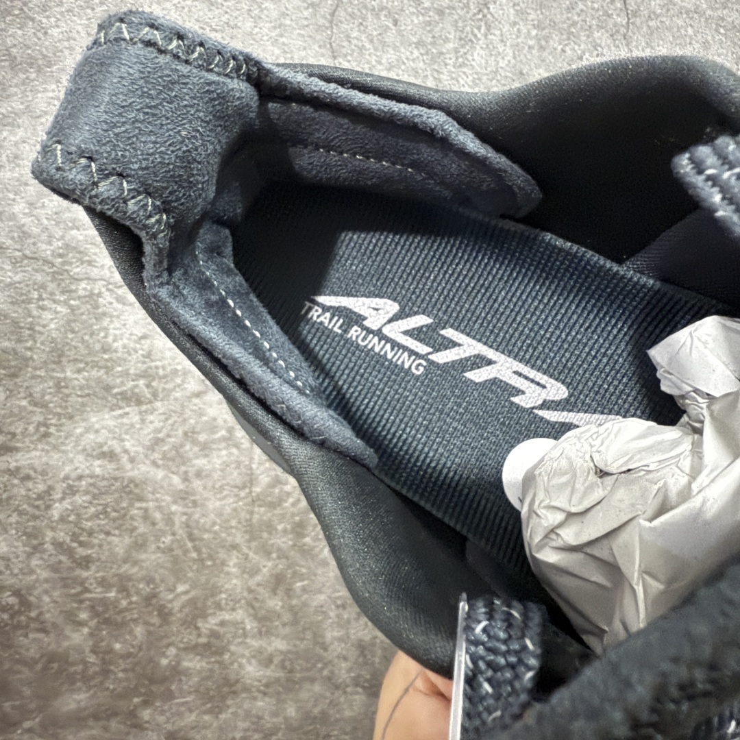 图片[7]-【纯原版】Altra OLYMPUS 6 奥创奥林匹斯六代舒适百搭防滑耐磨低帮户外跑步鞋 2009年，长跑精英运动员Golden Harper在美国犹他州创立了“Altra Footwear”，跑鞋特点是采用舒适的FootShape™M（很适鞋楦）设计和独特的BalancedCushioning™（平衡缓冲）技术，帮助遭受伤病困扰的跑者回归跑步，从而迅速积累起良好的口碑。2011年品牌迅速发展，屡获大奖。2015年开始不仅占据全美跑鞋前十，足迹更是遍布全球。2016年Altra正式进入中国市场，凭借独特的品牌风格以及出色的性能表现，三年来获得越来越多普通跑者的喜爱。销售业绩增长迅速，成为中国越野跑市场占有量前三的跑鞋品牌。 尺码：39 40 40.5 41 42 42.5 43 44 44.5 45-选品中心