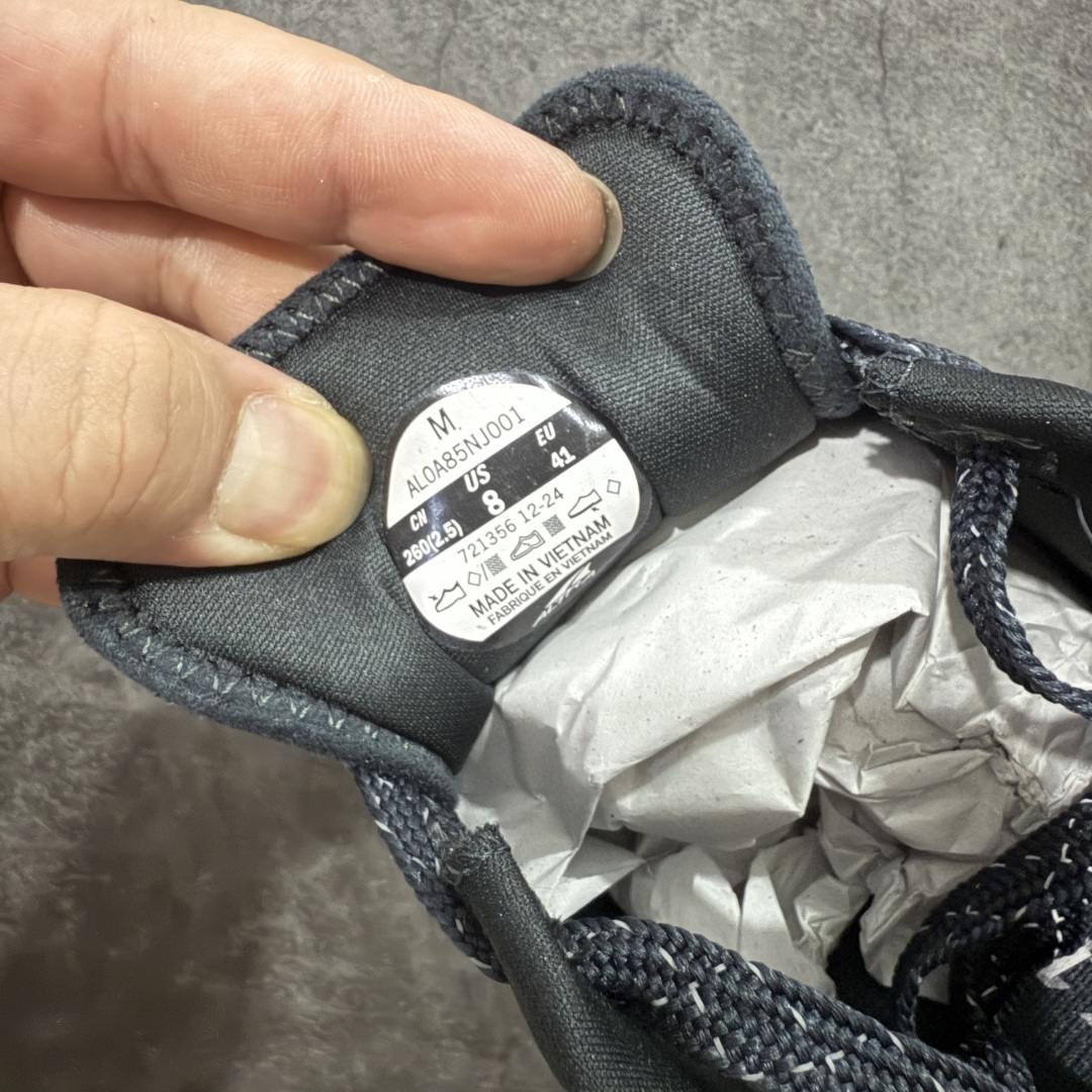 图片[6]-【纯原版】Altra OLYMPUS 6 奥创奥林匹斯六代舒适百搭防滑耐磨低帮户外跑步鞋 2009年，长跑精英运动员Golden Harper在美国犹他州创立了“Altra Footwear”，跑鞋特点是采用舒适的FootShape™M（很适鞋楦）设计和独特的BalancedCushioning™（平衡缓冲）技术，帮助遭受伤病困扰的跑者回归跑步，从而迅速积累起良好的口碑。2011年品牌迅速发展，屡获大奖。2015年开始不仅占据全美跑鞋前十，足迹更是遍布全球。2016年Altra正式进入中国市场，凭借独特的品牌风格以及出色的性能表现，三年来获得越来越多普通跑者的喜爱。销售业绩增长迅速，成为中国越野跑市场占有量前三的跑鞋品牌。 尺码：39 40 40.5 41 42 42.5 43 44 44.5 45-选品中心