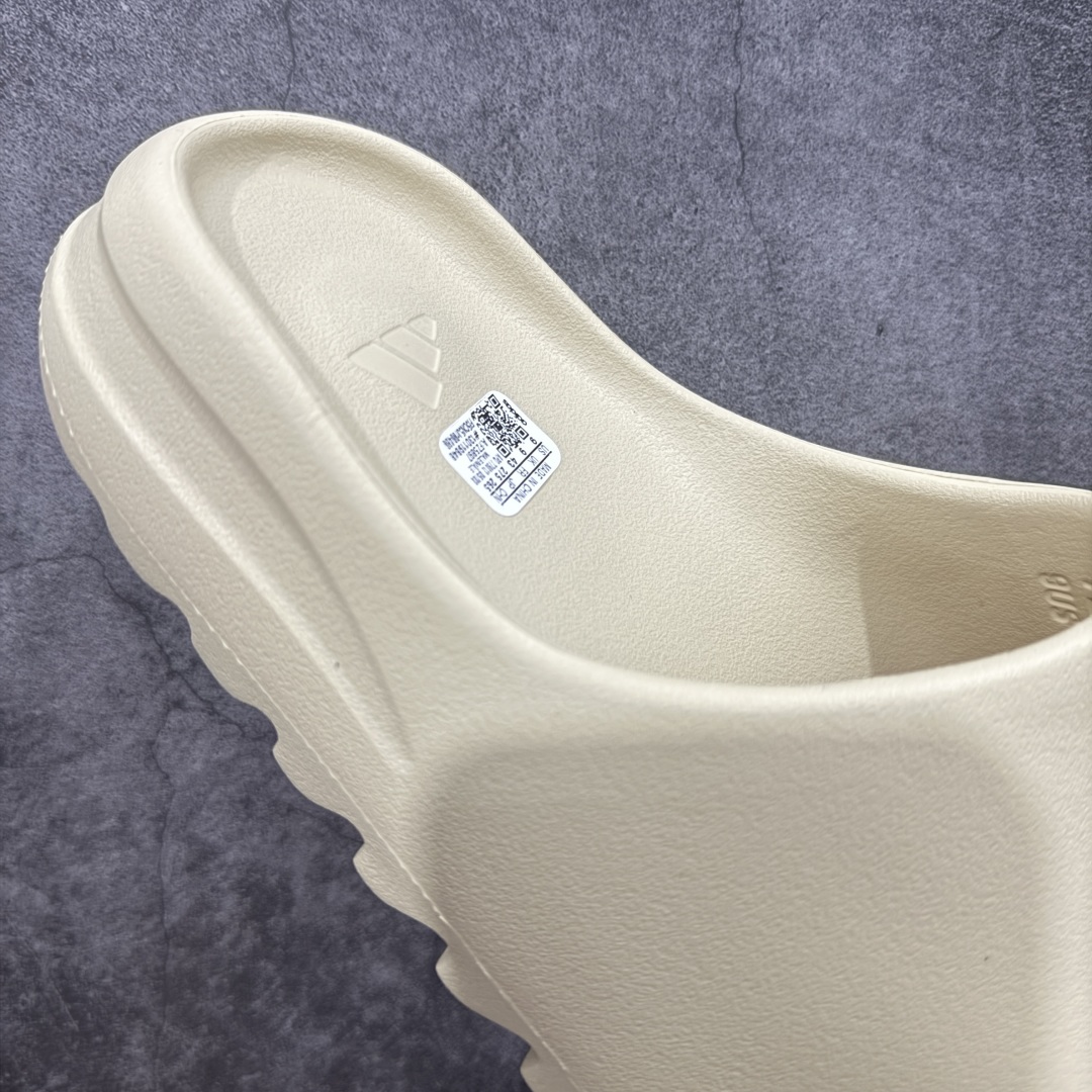  
【X版纯原】YEEZY SLIDE 磨砂骨白 FZ5897
椰子拖鞋 同源公司EVA粒子环保塑料 
