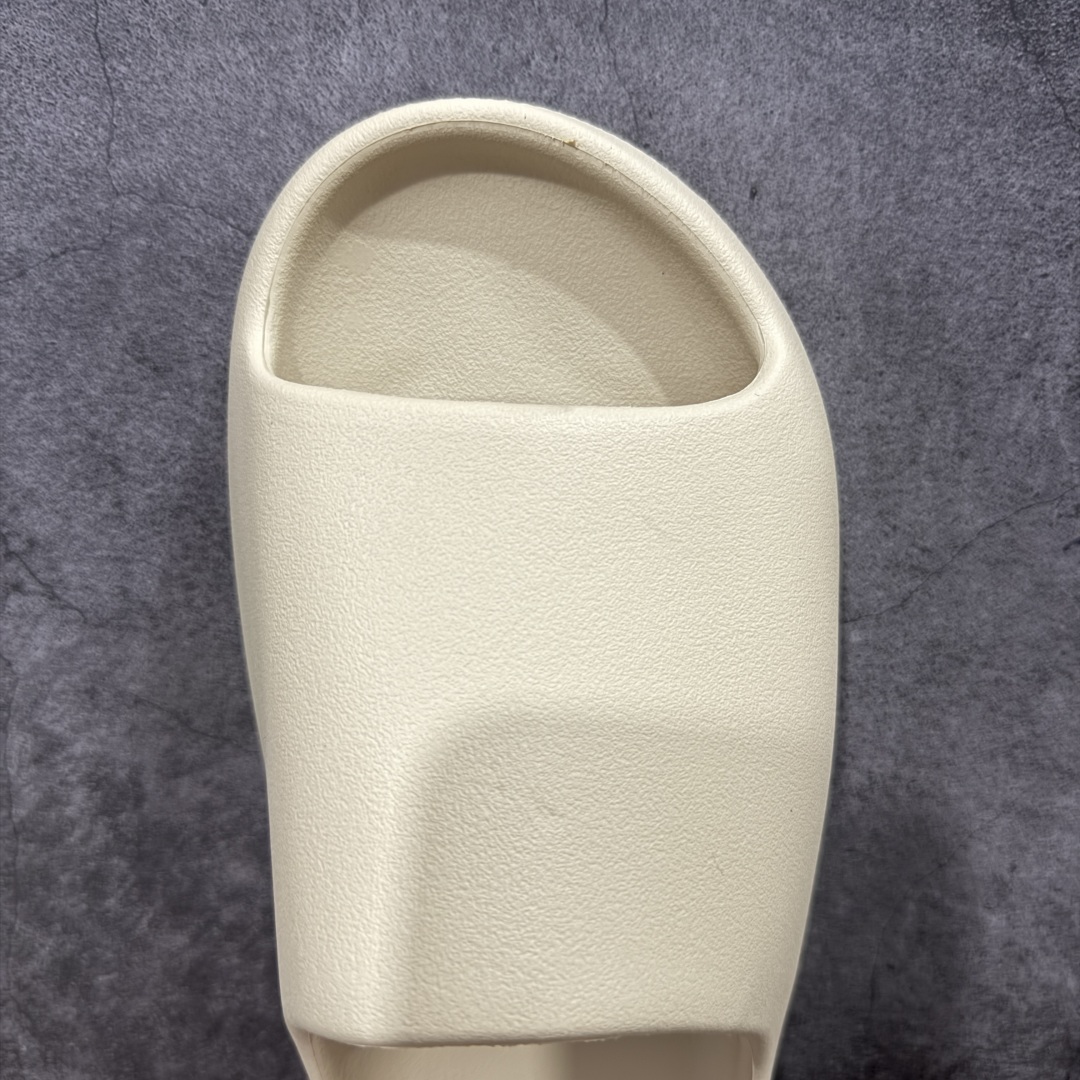  
【X版纯原】YEEZY SLIDE 磨砂骨白 FZ5897
椰子拖鞋 同源公司EVA粒子环保塑料 
